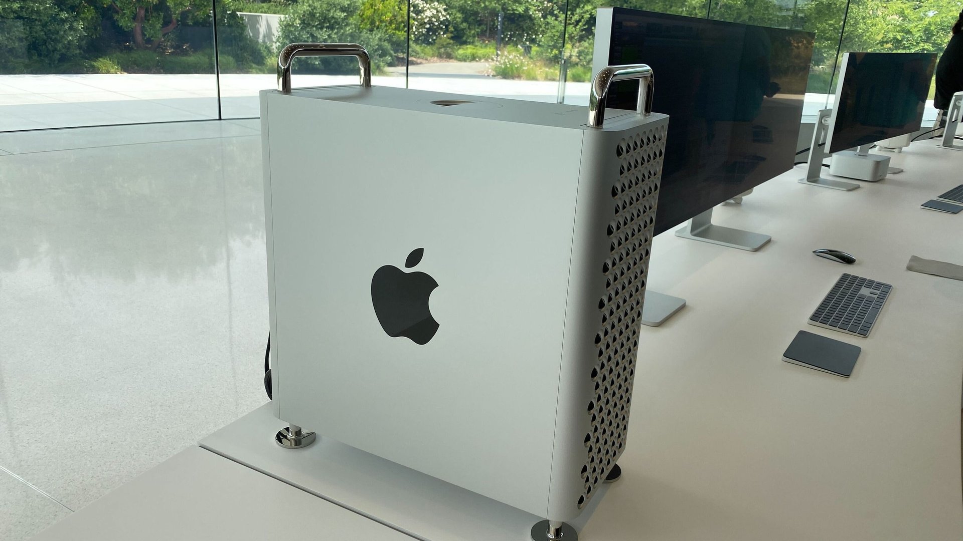 Apple сняла с производства Mac Pro башня прожила 20 лет