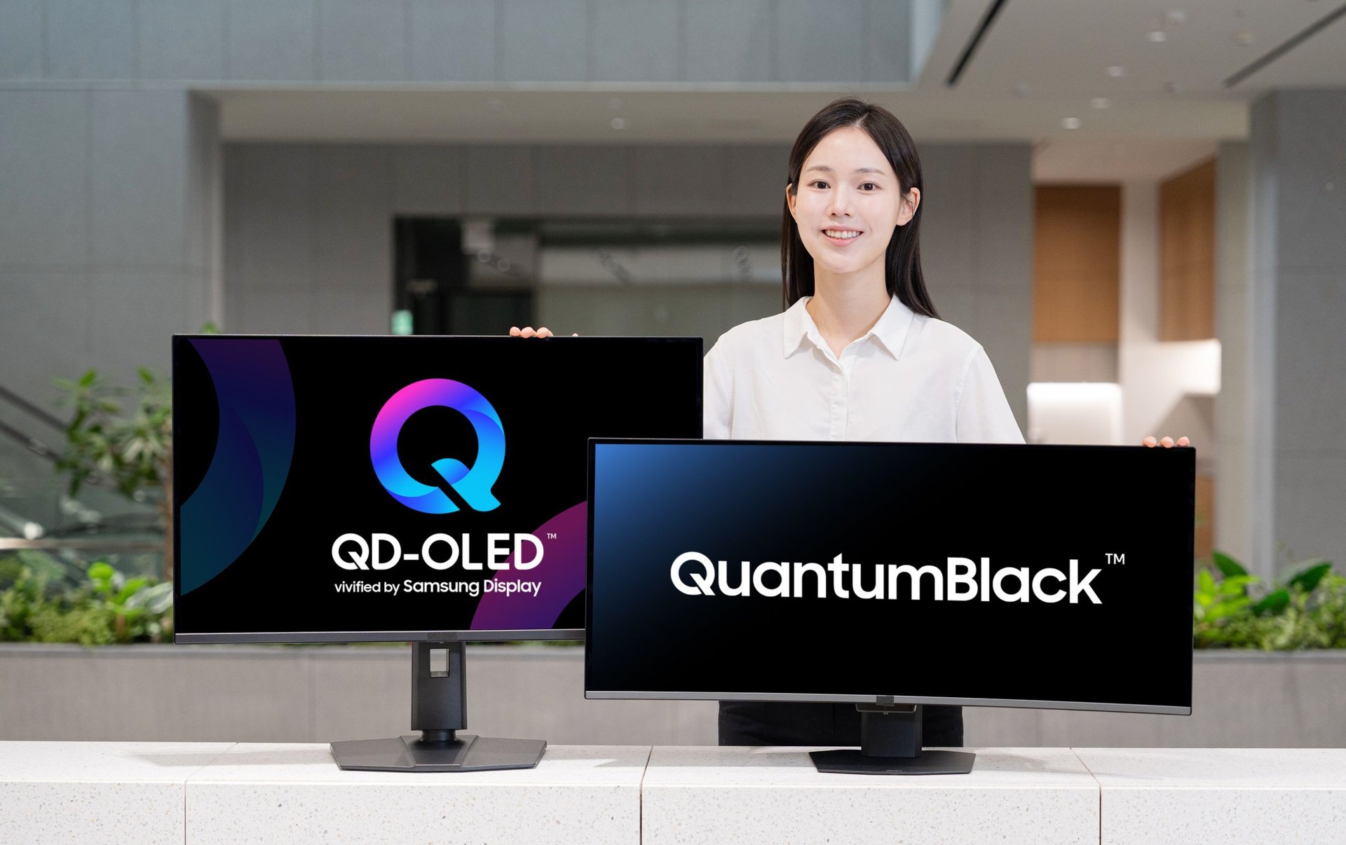 Samsung улучшила QD OLED пленкой QuantumBlack меньше бликов