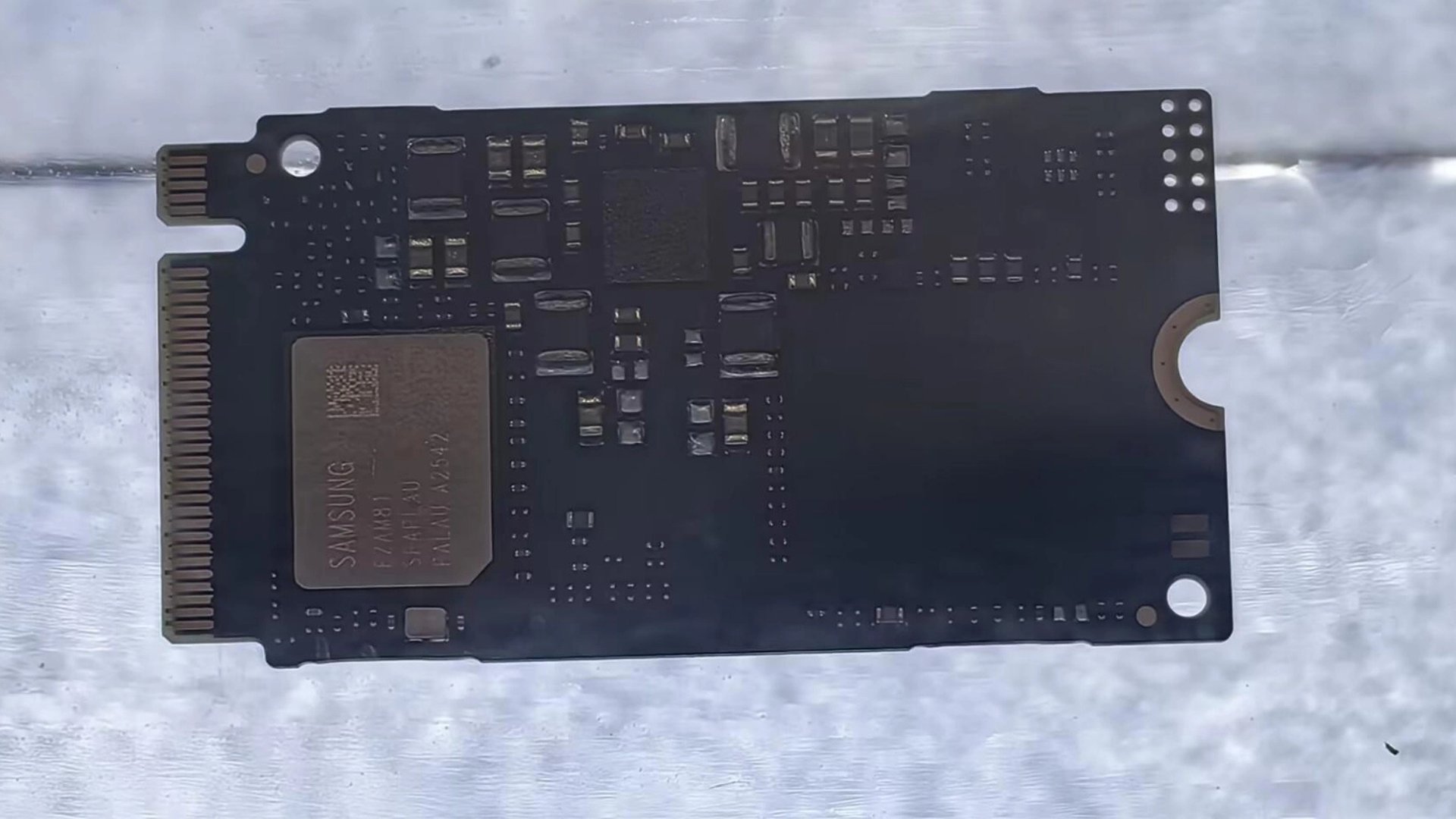 Samsung готовит PCIe 50 QLC SSD BM9K1 на RISC V до 114 ГБс