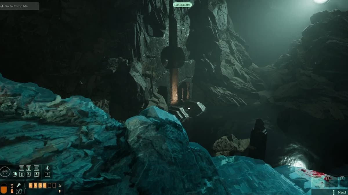 Перед входом в храм можно подплыть под водой вправо