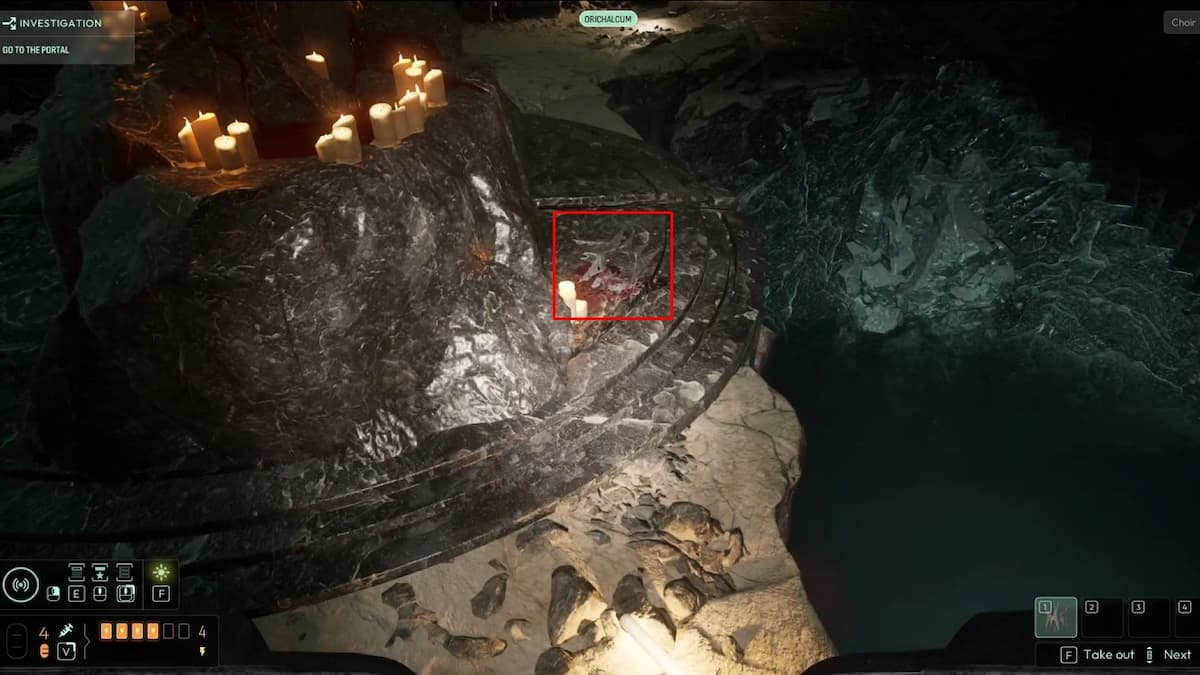 Затем посмотрите за алтарь и возьмите корону