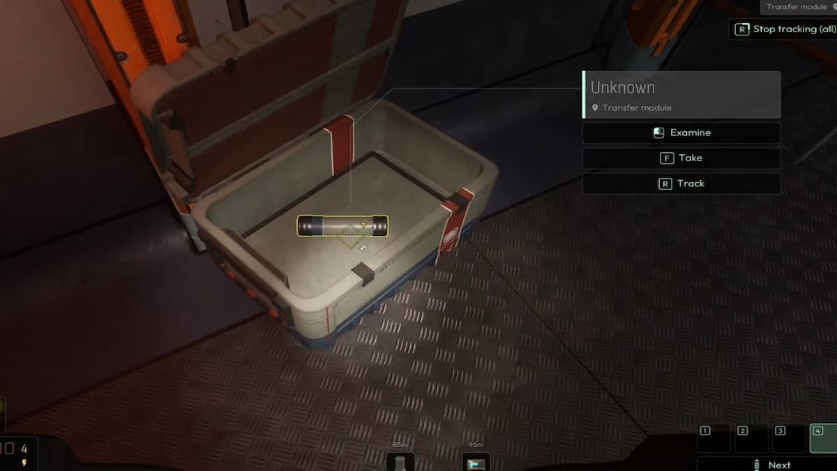 Ящик с образцом находится в левой части комнаты