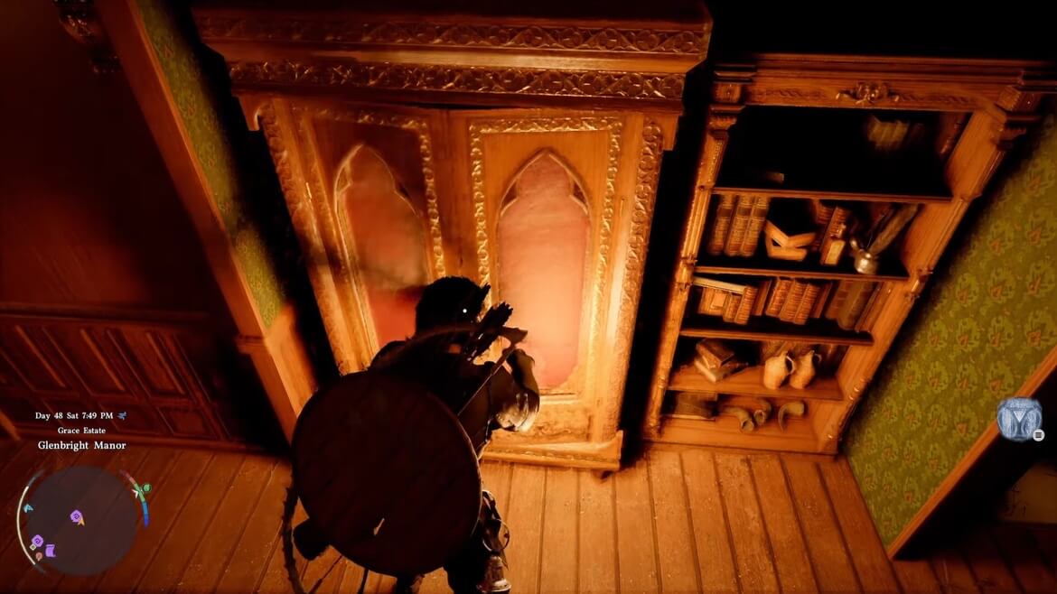 Внутри шкафчика находится колесо соединённое с фонарём