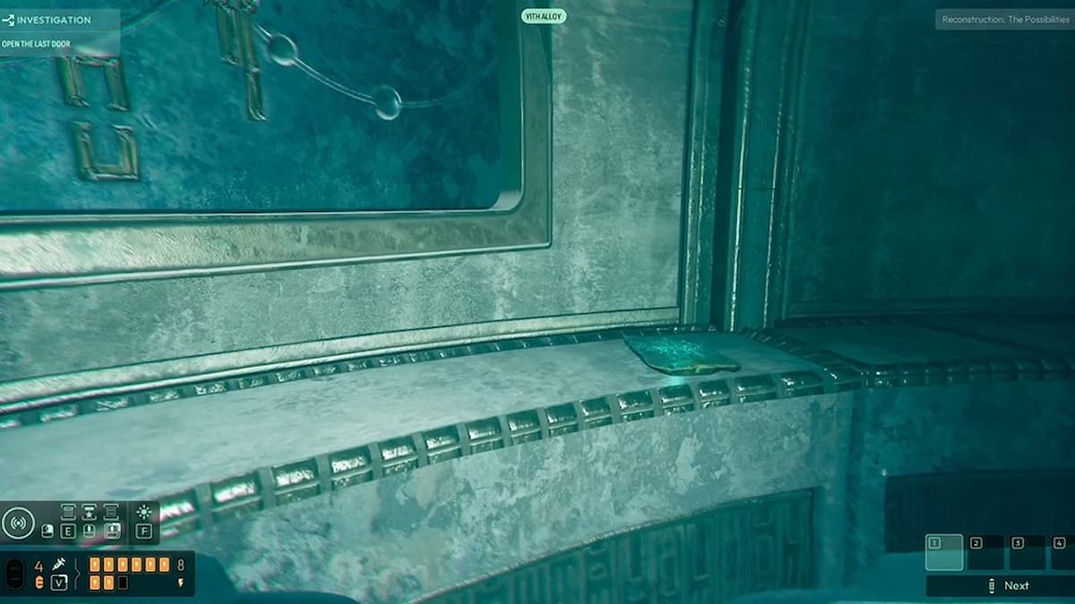 Посмотрите на стол справа от Карты звёздного неба