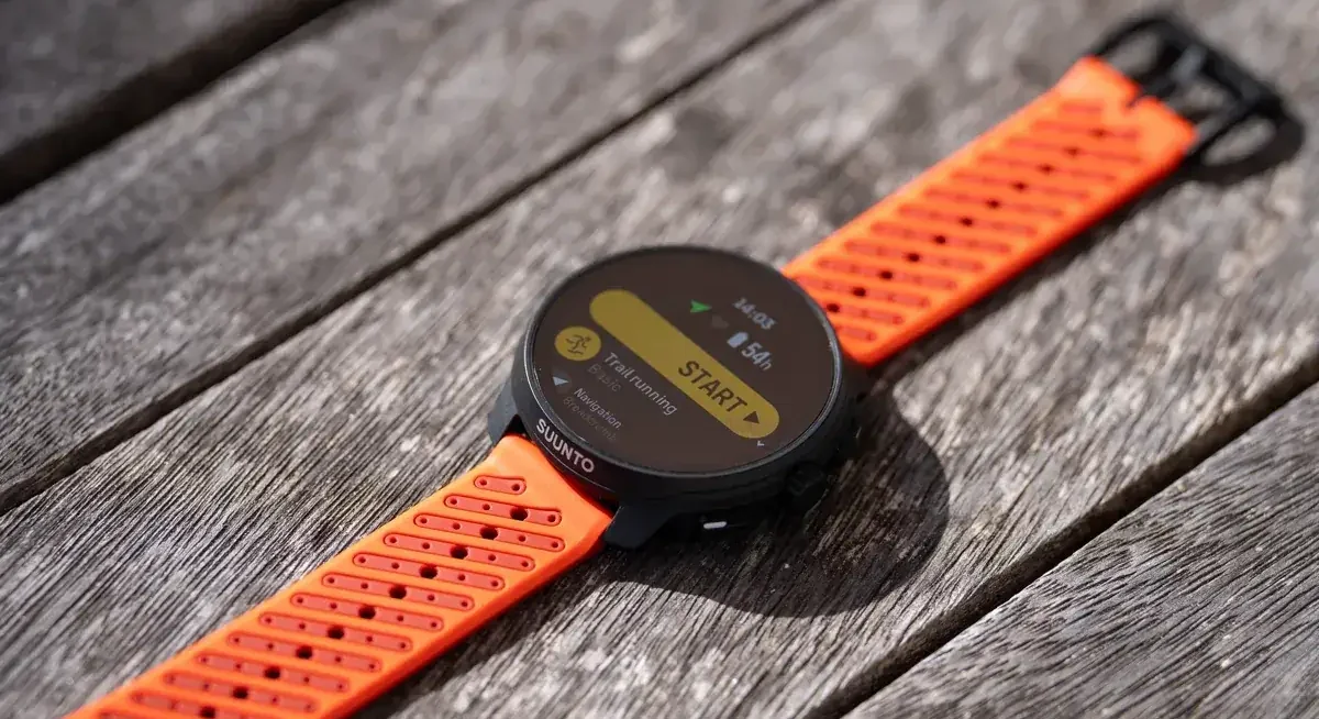 Suunto Race 2 Suunto Race 2 с оранжевым ремешком