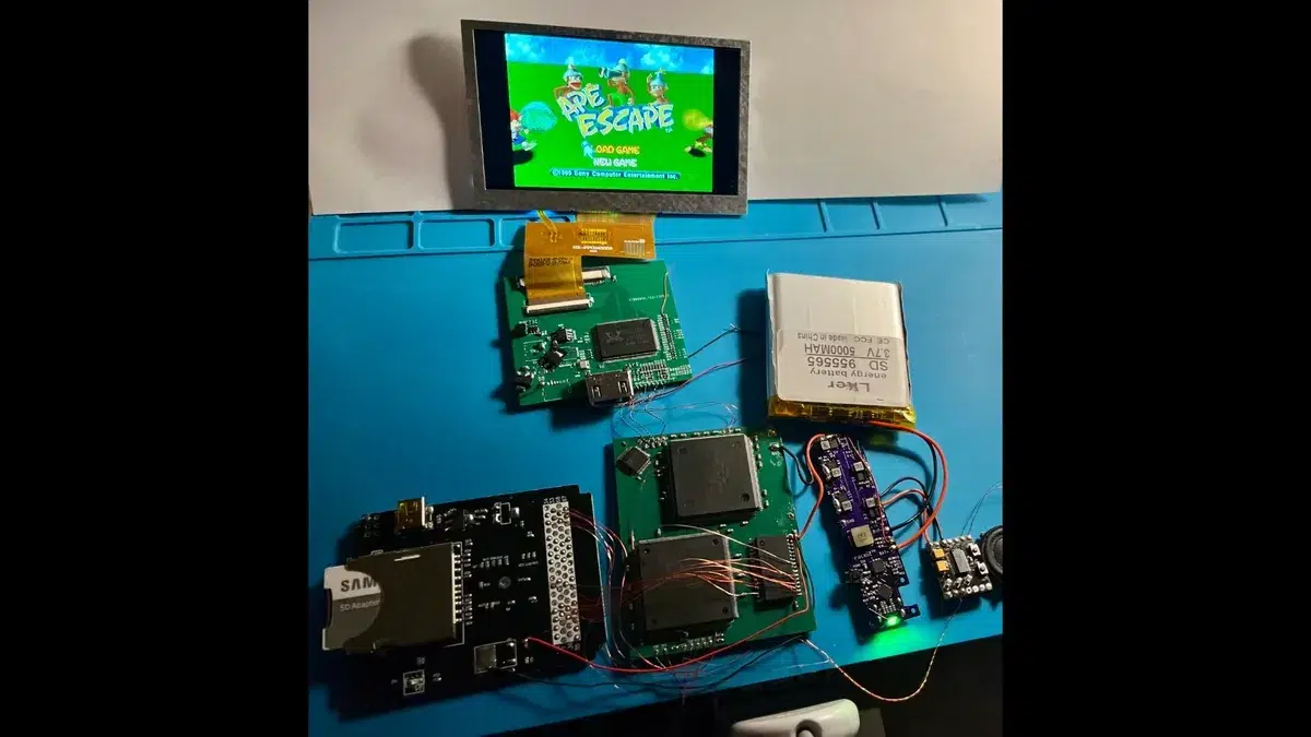 Изображение к статье: Энтузиаст собрал гибридную PS1: microSD вместо дисков и HDMI