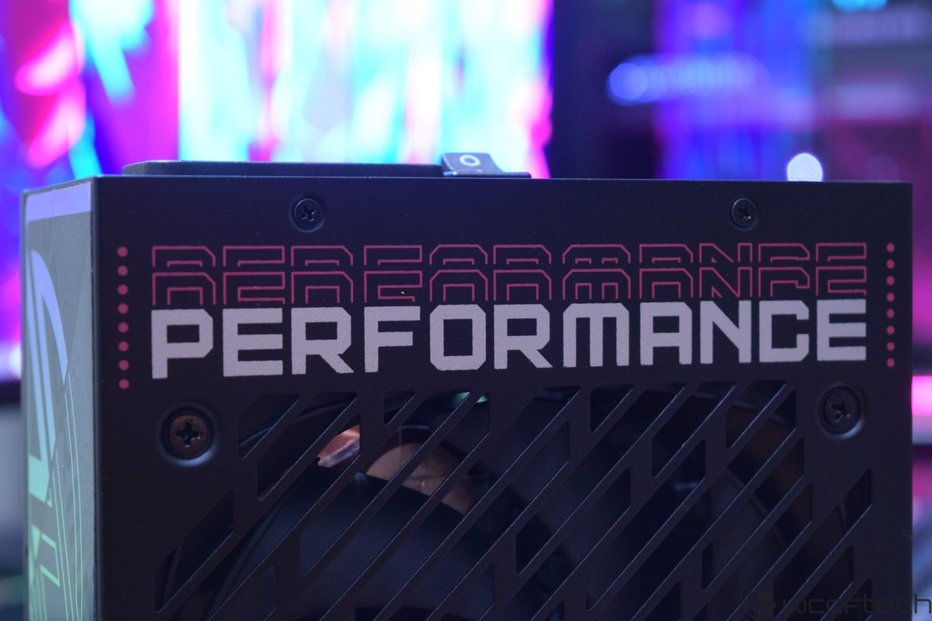 MSI MPG Ai1600TS БП на 1600 Вт с защитой 16 pin для RTX 50