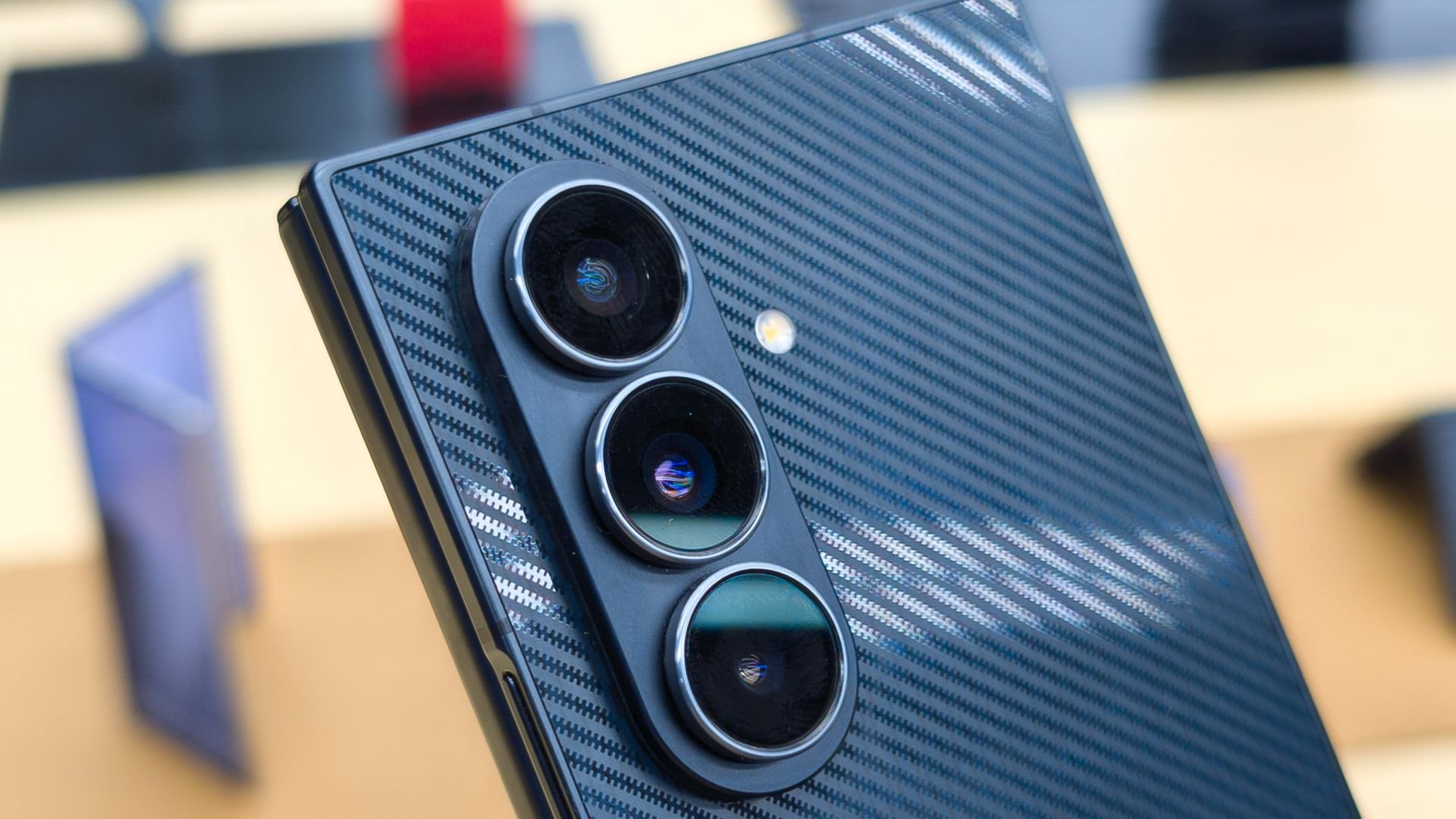 Samsung распродает последние Galaxy Z TriFold финальный ресток