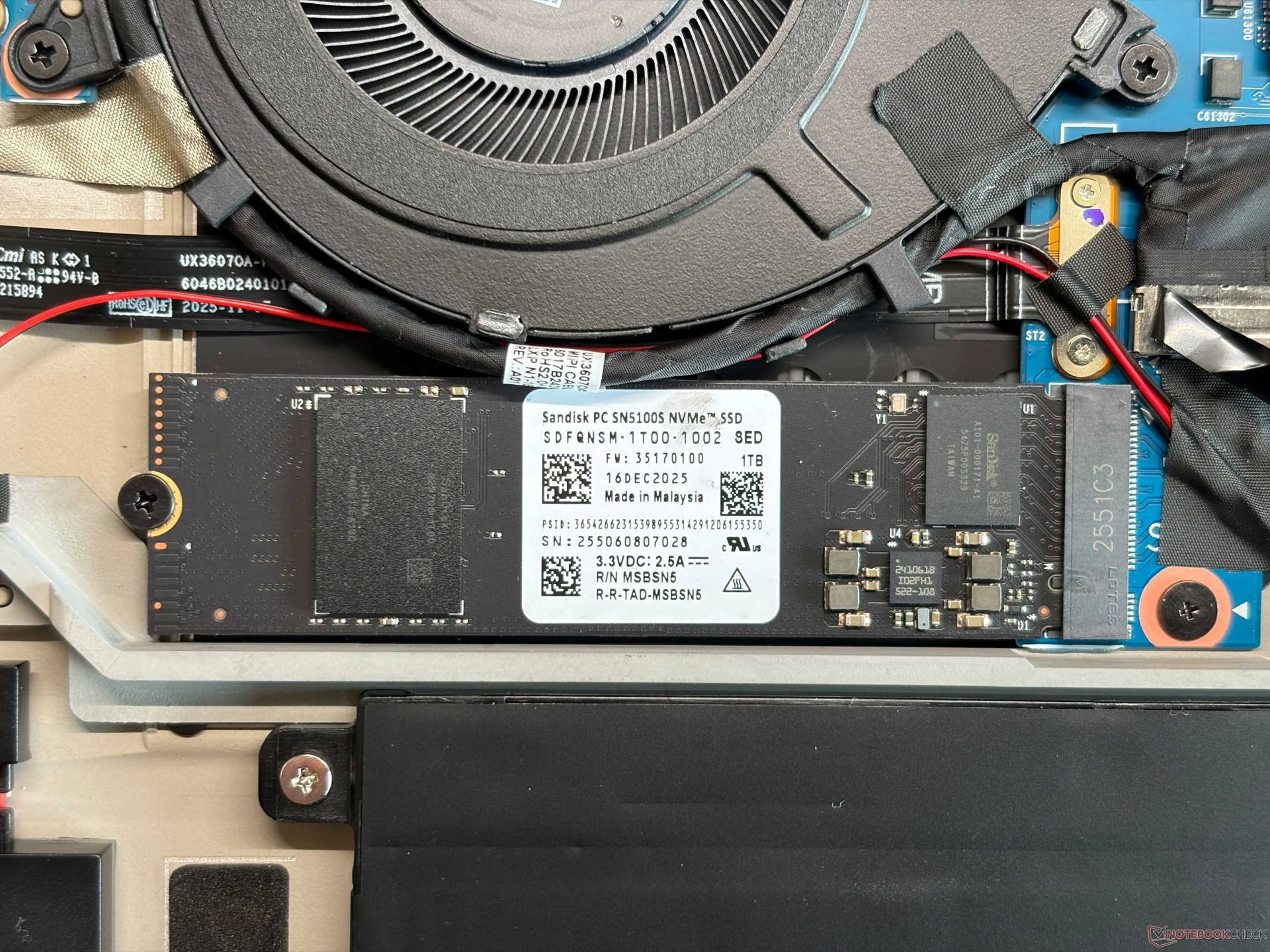 Изображение к статье: Zenbook A16 со Snapdragon X2 Elite Extreme охладили лучше MacBook Pro