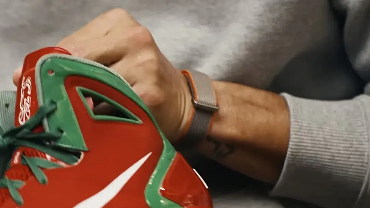 Изображение к статье: Fitbit засветила браслет без экрана: его носит Стефен Карри