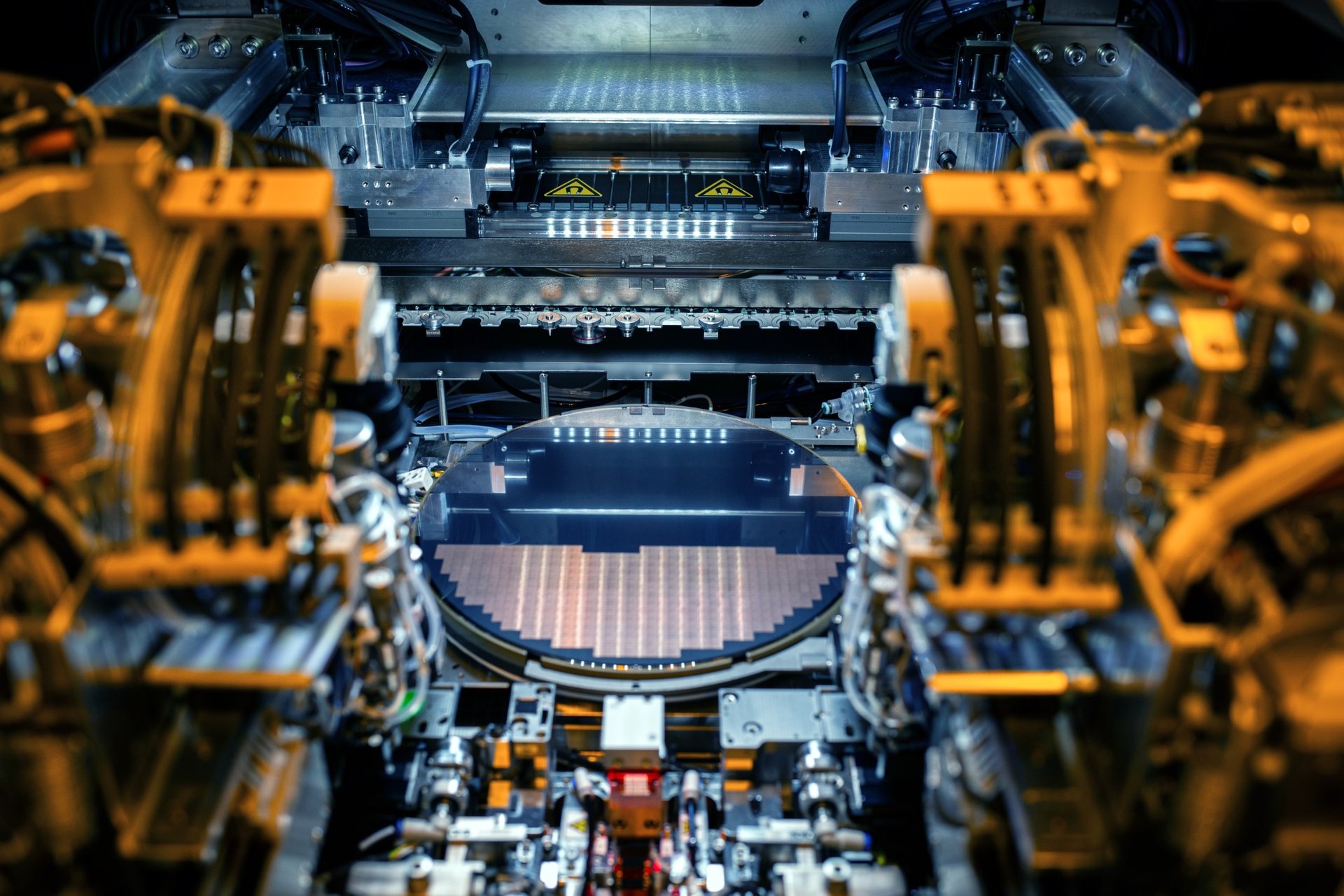 Изображение к статье: Intel Foundry наняла топ-менеджера Samsung для продаж и клиентов