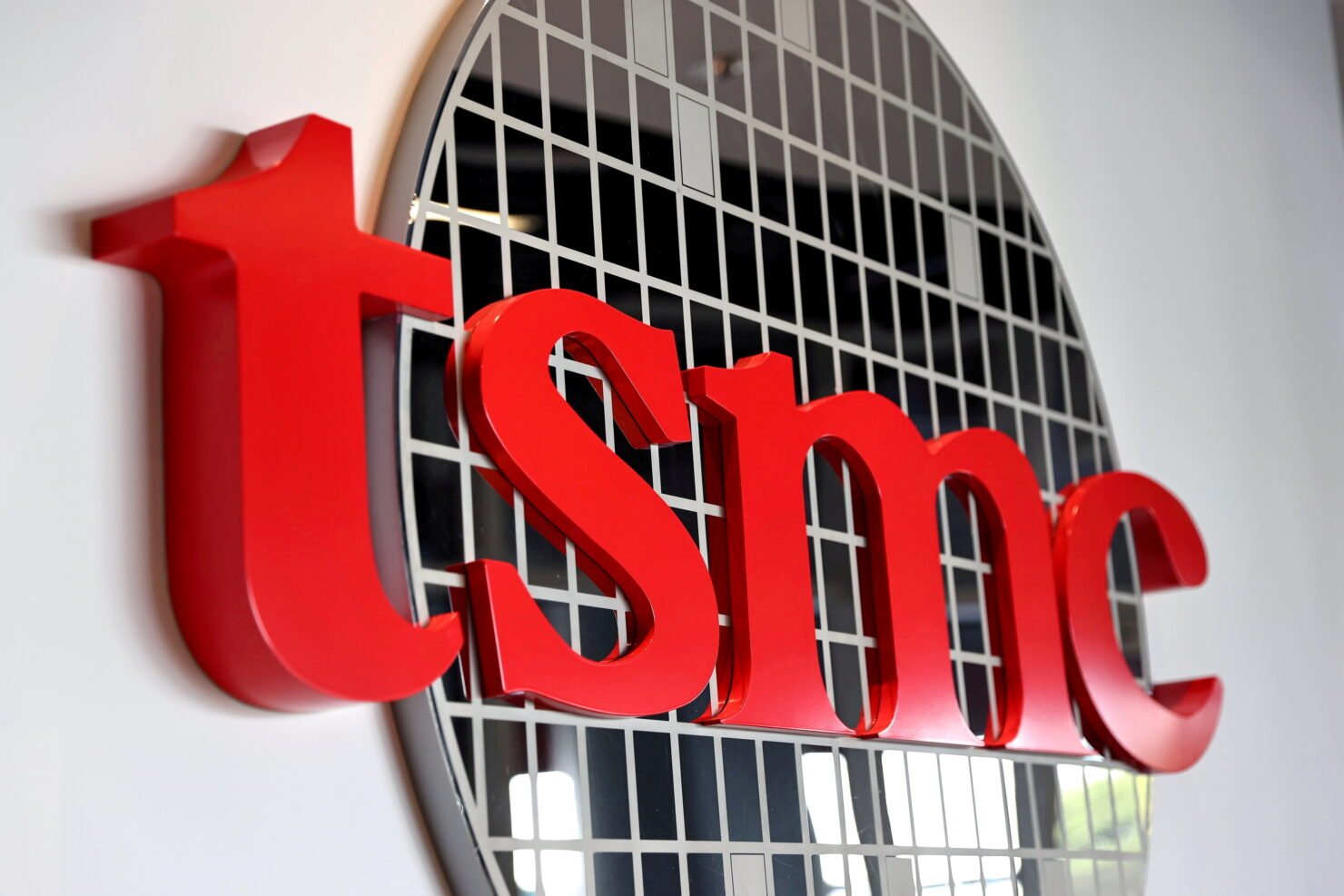 TSMC вложит $56 млрд в фабрики но дефицит чипов ждут до 2027+