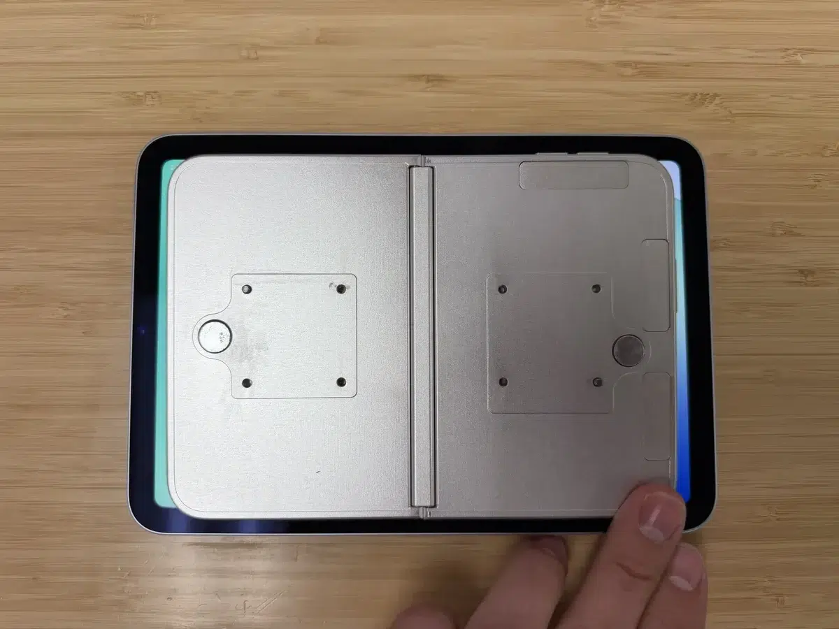Изображение к статье: iPhone Fold сравнили с iPhone 17 Pro Max: шире, но компактнее