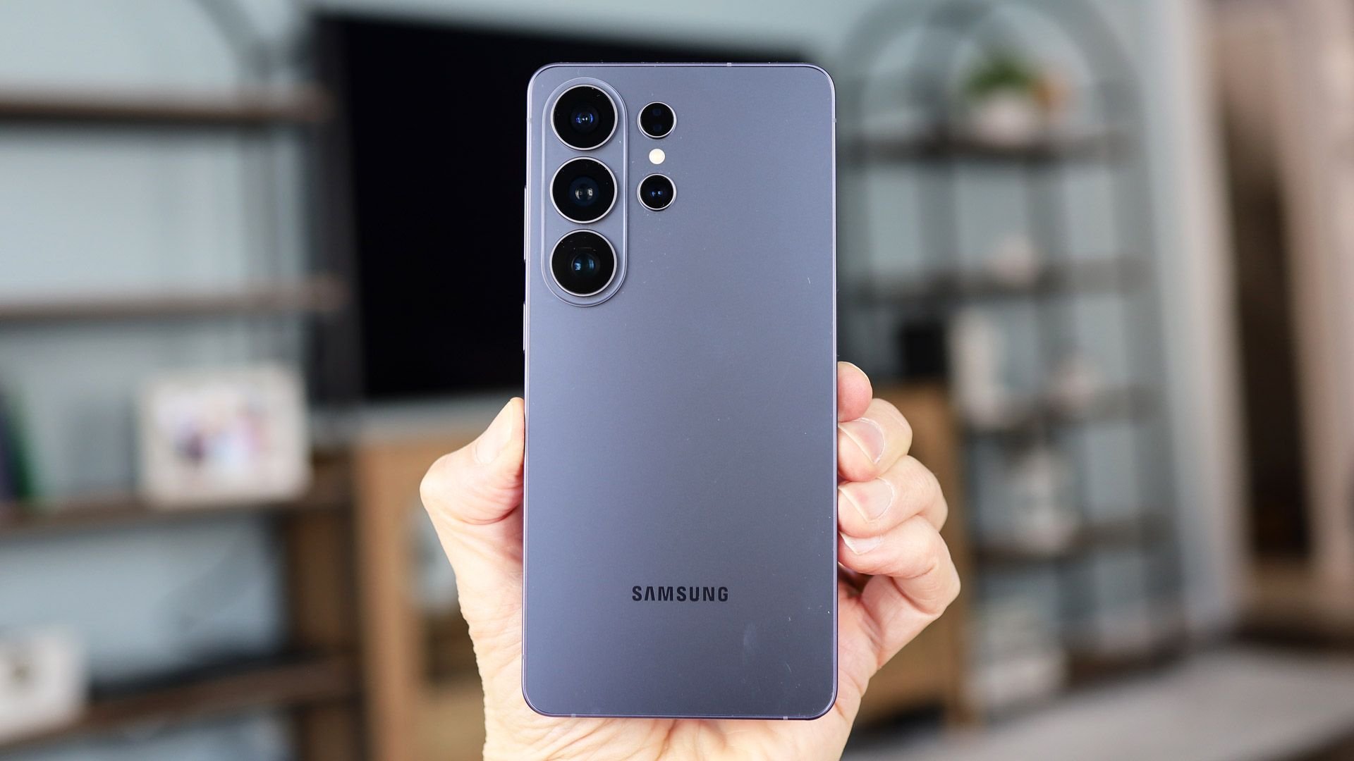 Samsung может переделать камеры Galaxy ради магнитов Qi2