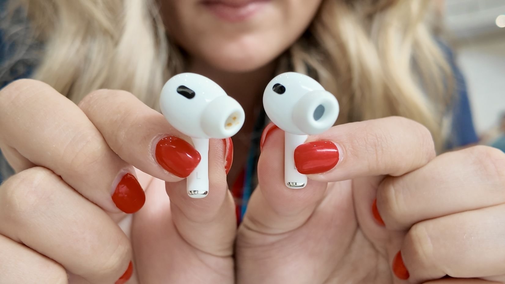 Слух AirPods Ultra получат камеры для Siri и прокачку ИИ