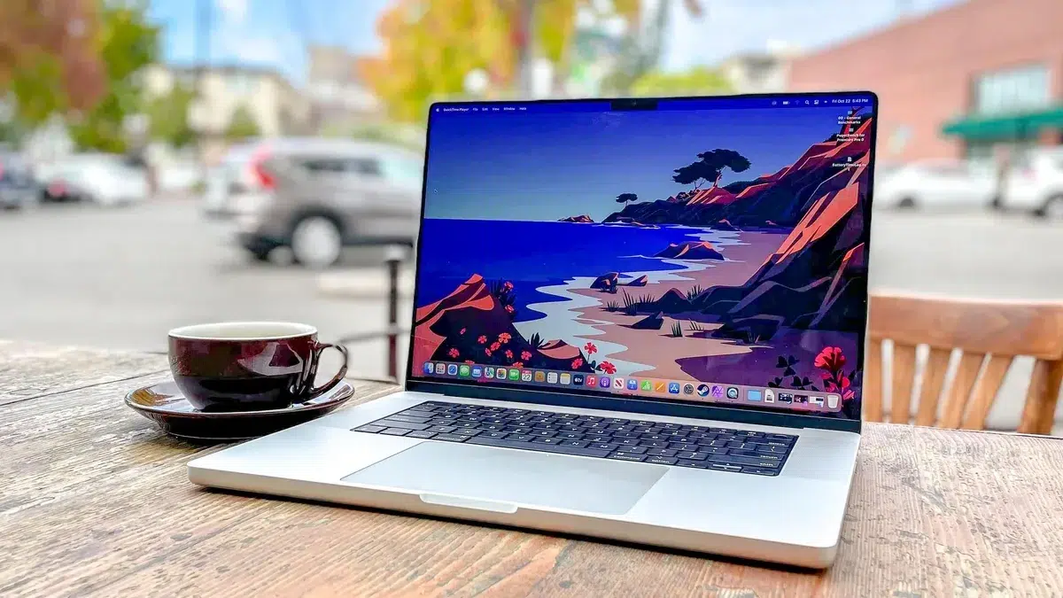 Изображение к статье: MacBook Ultra: слухи про OLED-тач, 5G и чипы M6 Pro/Max