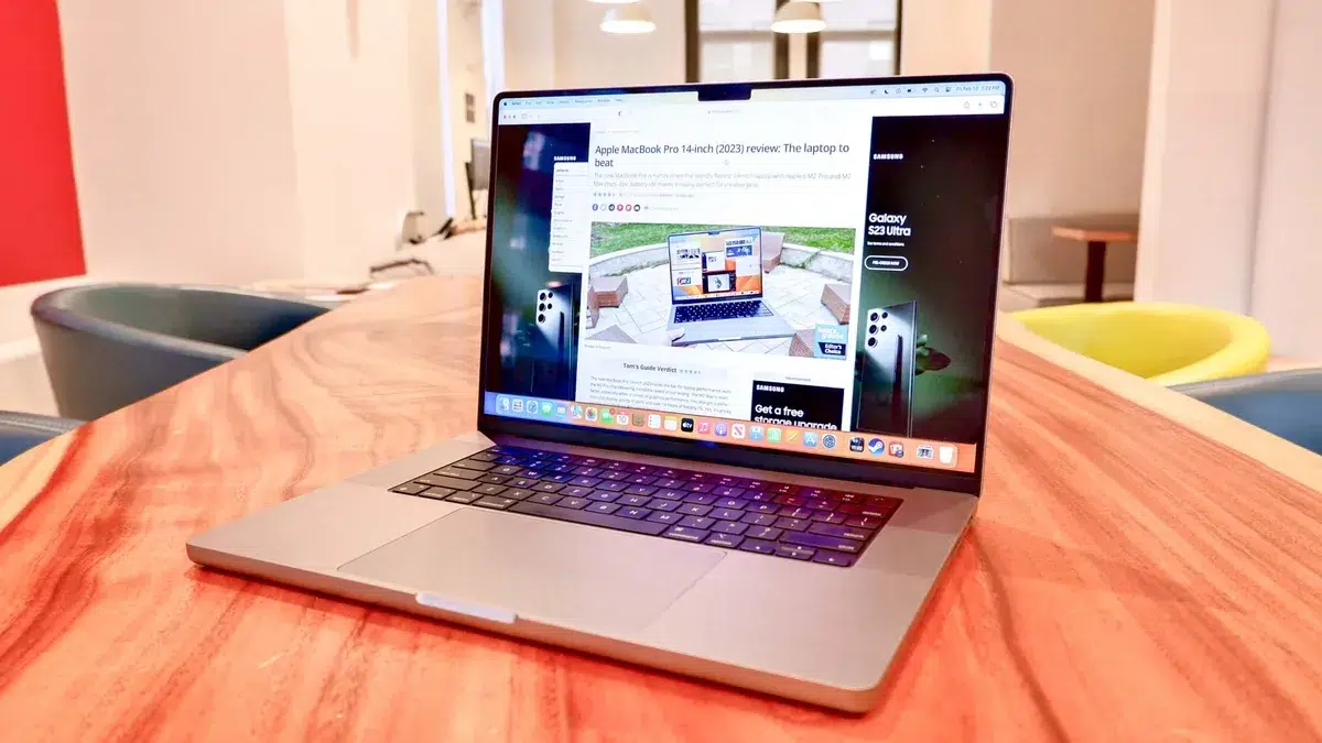 Изображение к статье: MacBook Ultra: слухи про OLED-тач, 5G и чипы M6 Pro/Max