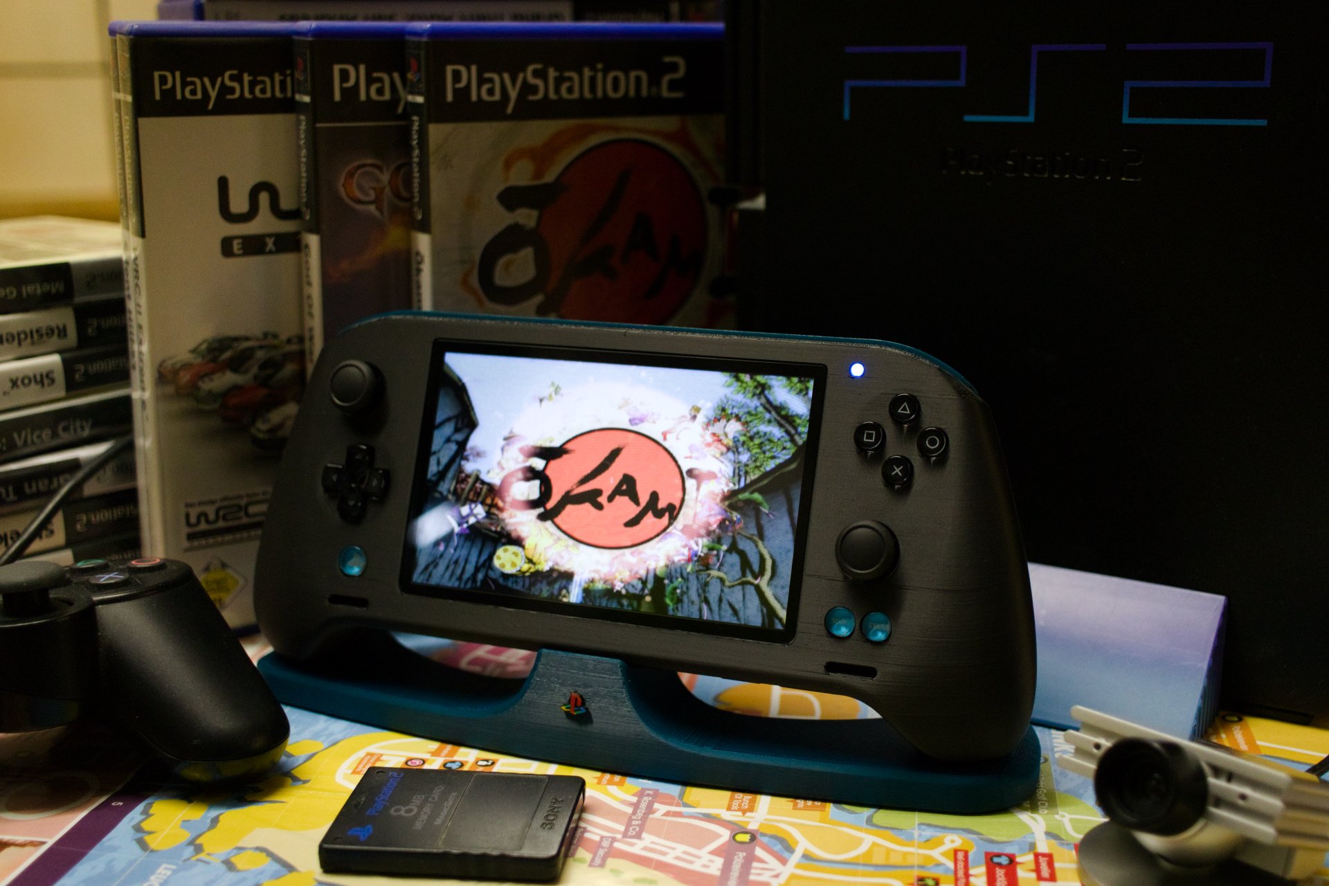 Энтузиаст собрал PS2 Portable на оригинальных чипах и открыл проект