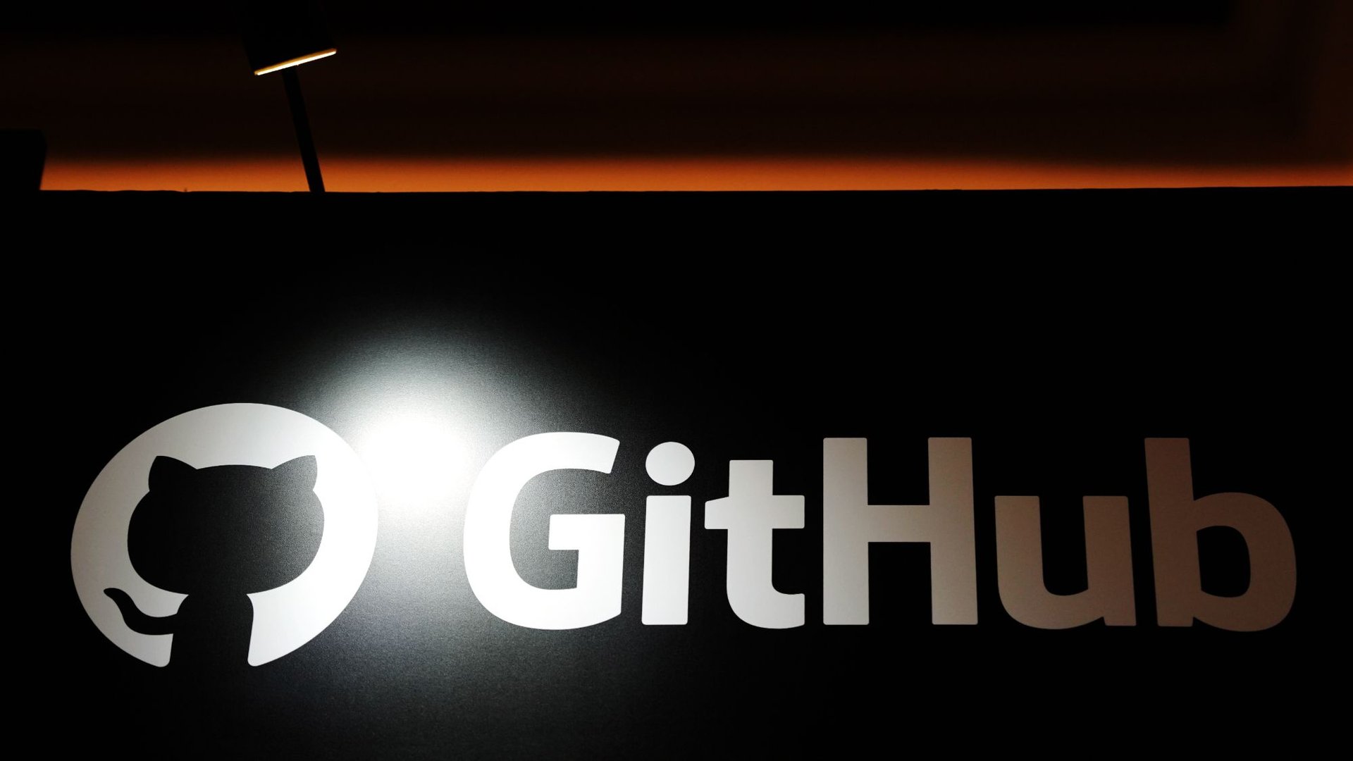 GitHub подтвердил взлом 3 800 внутренних репозиториев через VS Code