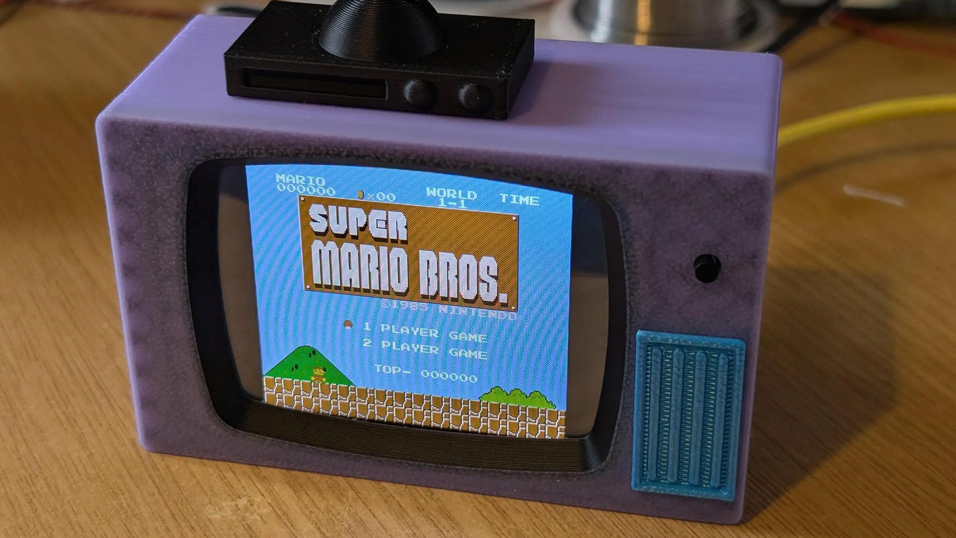 Моддер собрал мини ТВ как в Симпсонах на ESP32 для игр