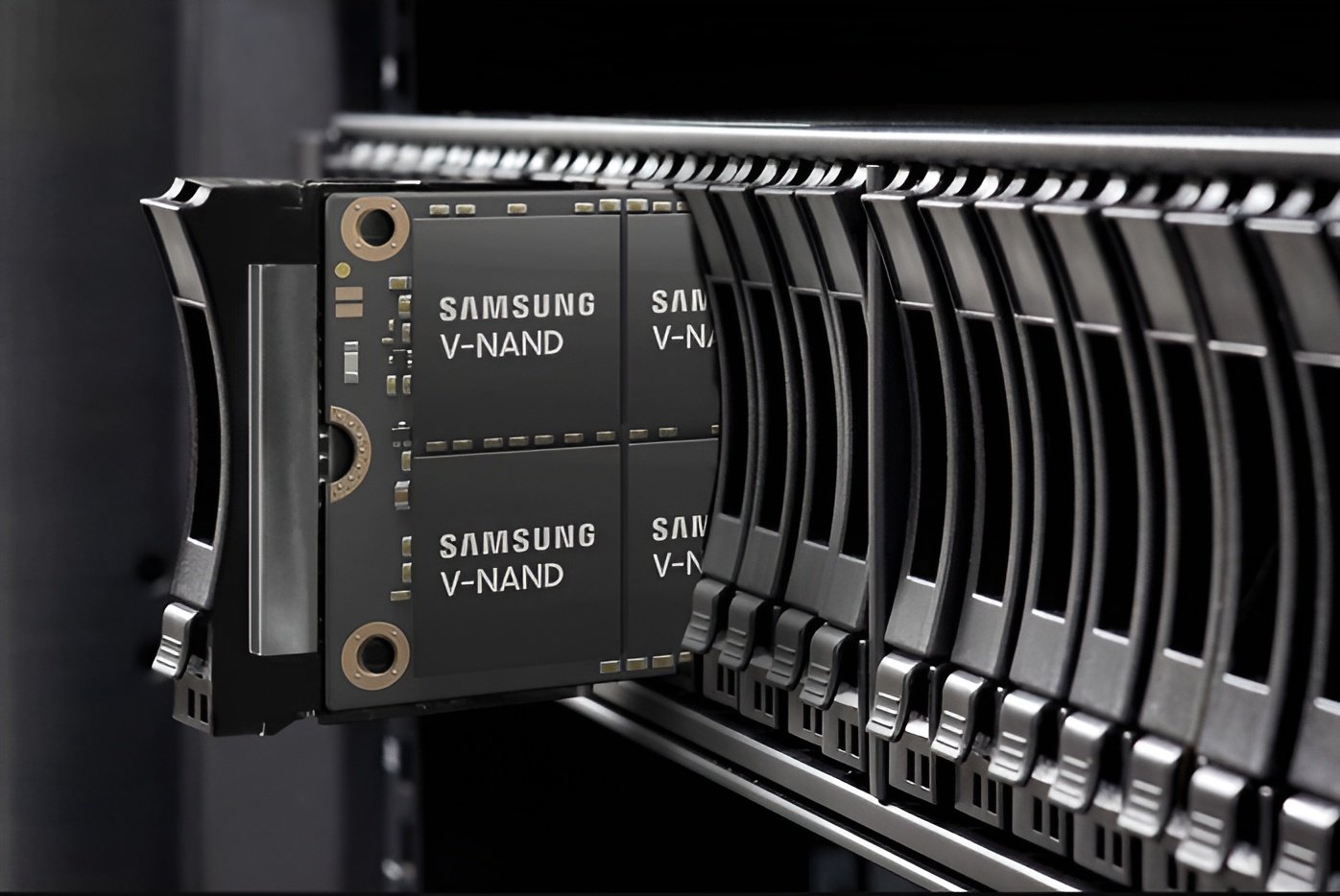 Samsung собрала 900 слойную V NAND шаг к 1000 слоям