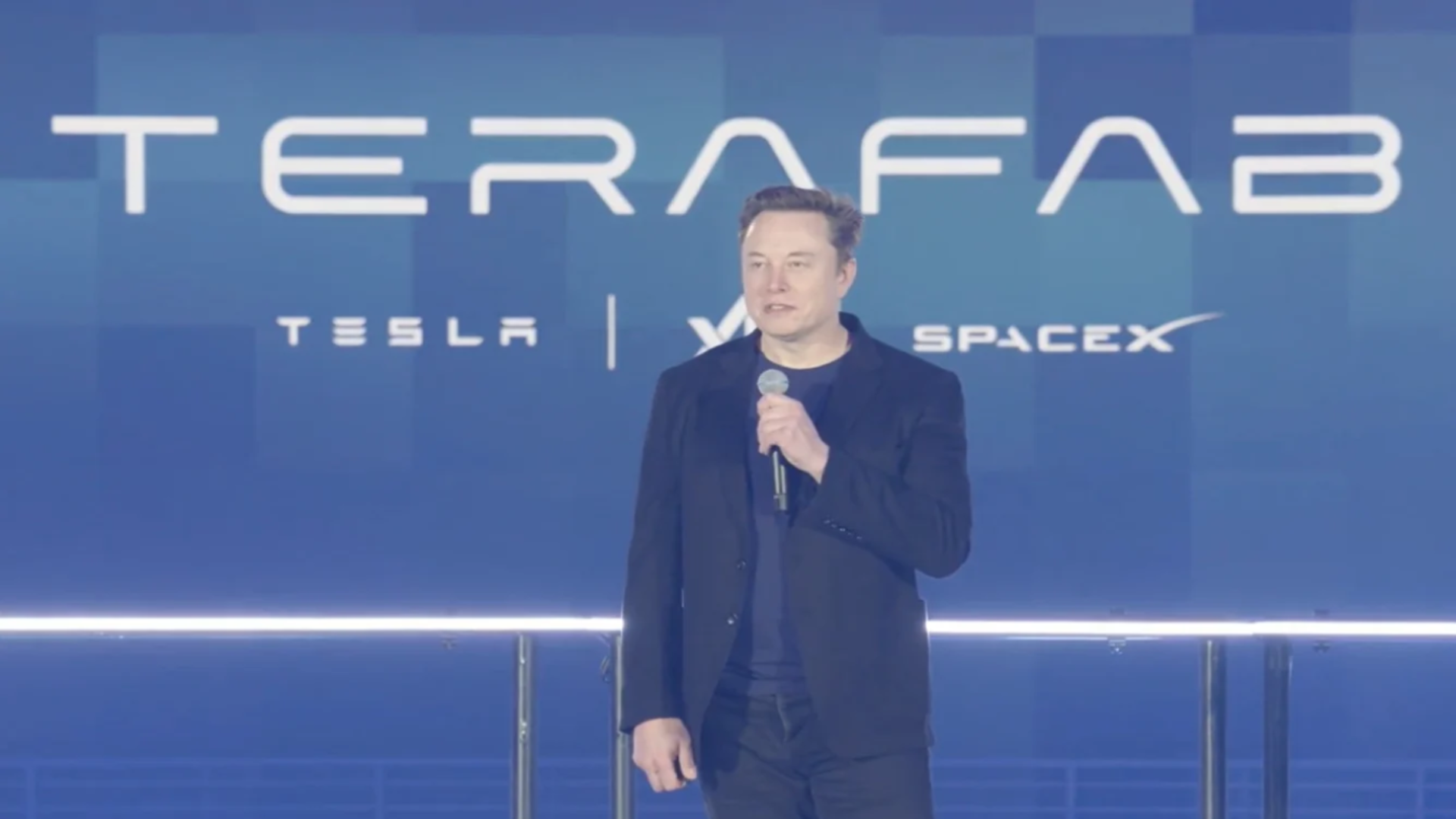 SpaceX признала орбитальным дата центрам не хватает AI чипов