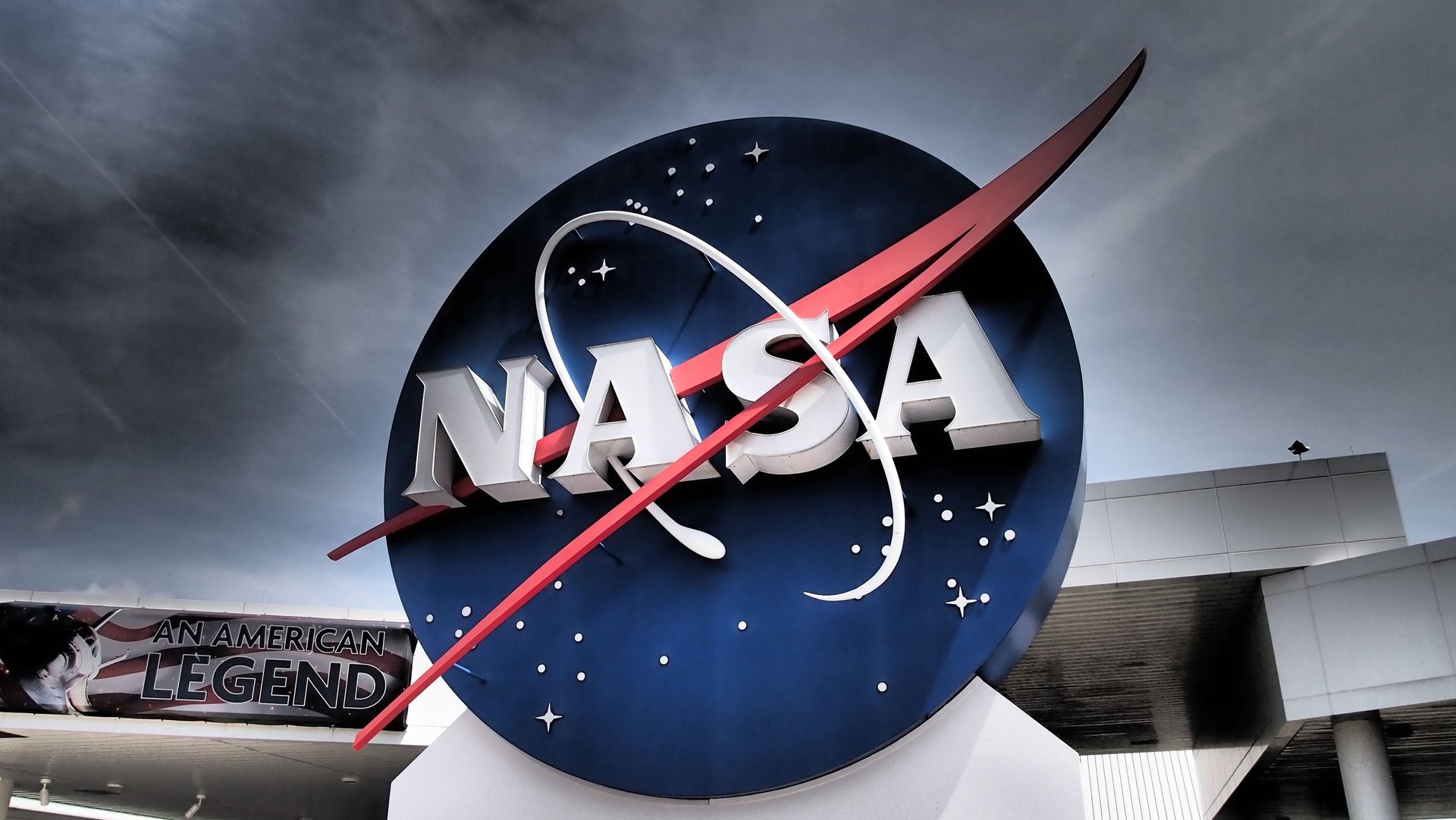 NASA раздаёт контракты на базу у Южного полюса Луны