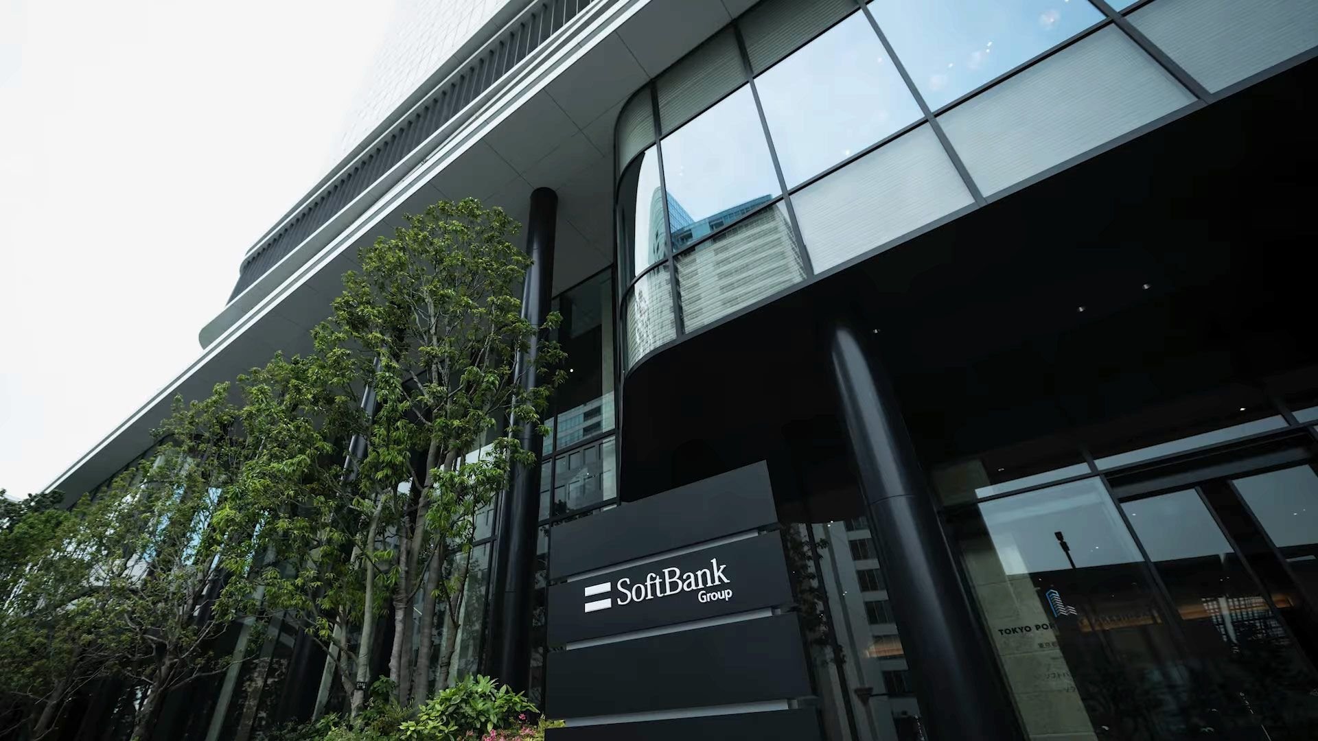 SoftBank вложит до $87 млрд в AI дата центры во Франции