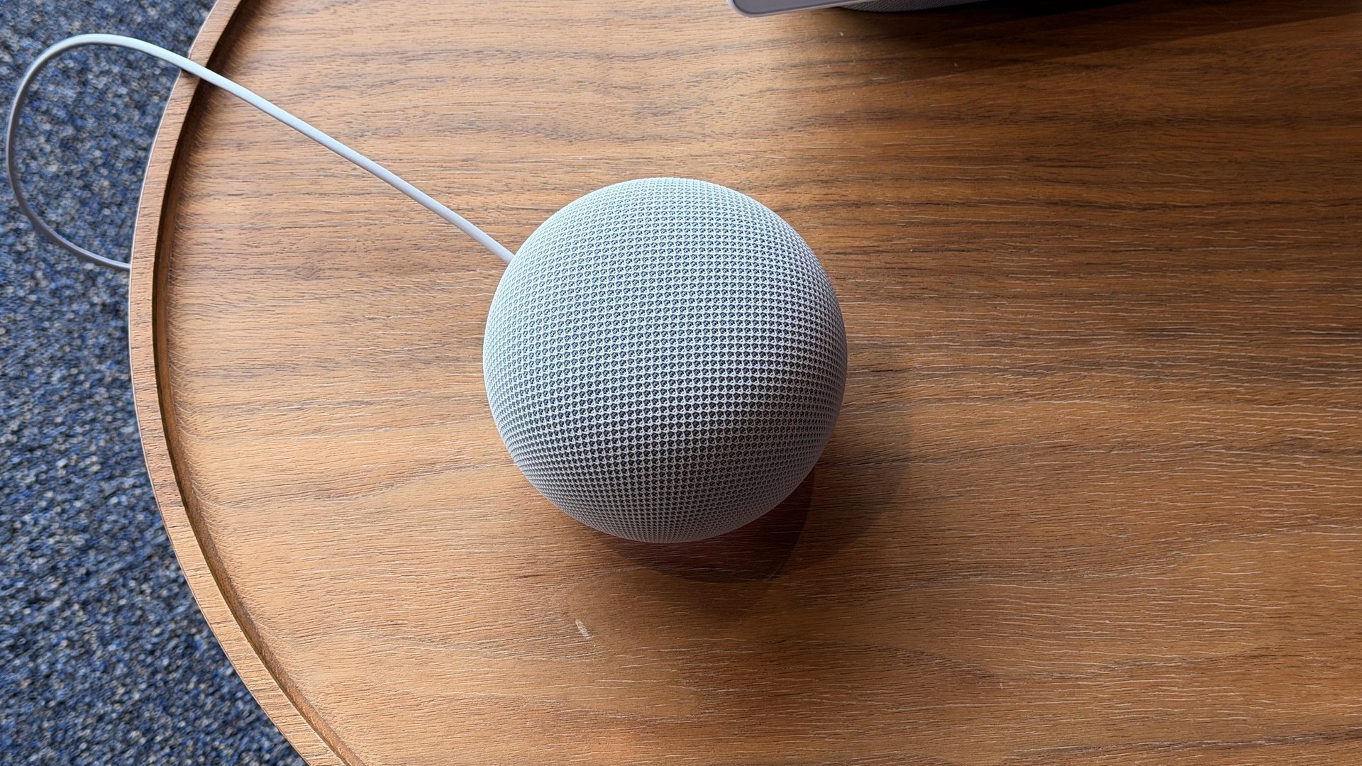 Google Home Speaker может выйти 25 июня цены и Gemini