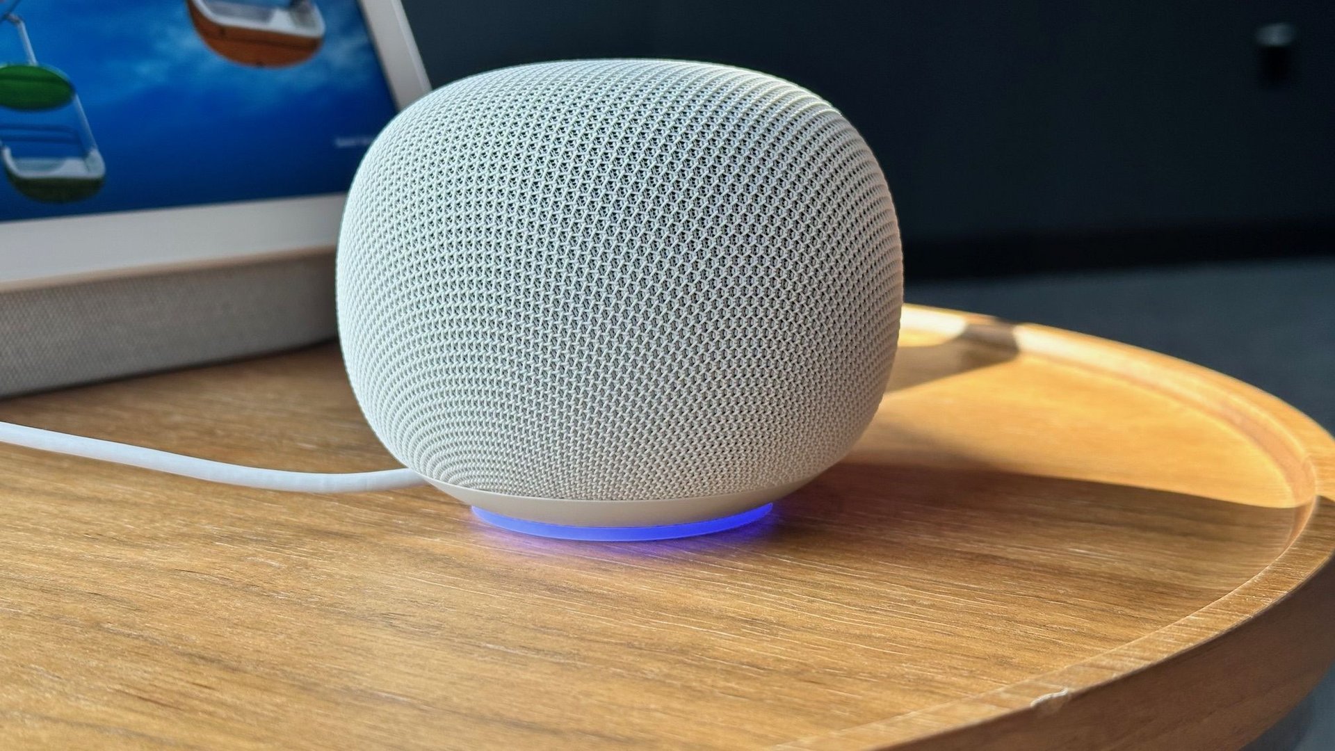 Google Home за $99 утек в Best Buy Gemini и 4 цвета