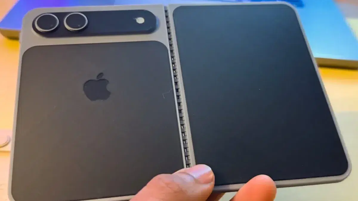 Изображение к статье: Складной iPhone Ultra засветился на фото: релиз в сентябре
