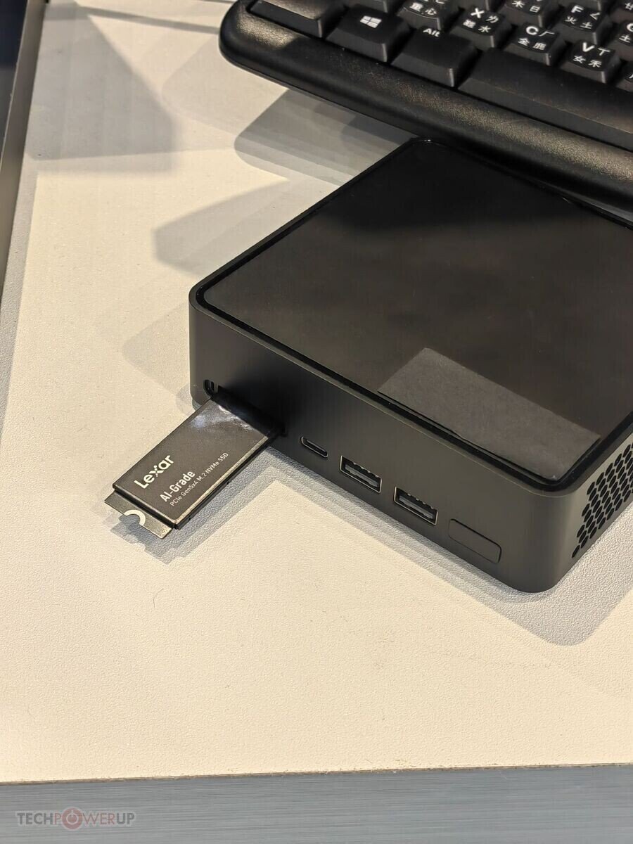 Lexar показала AI Storage Stick SSD как картридж памяти