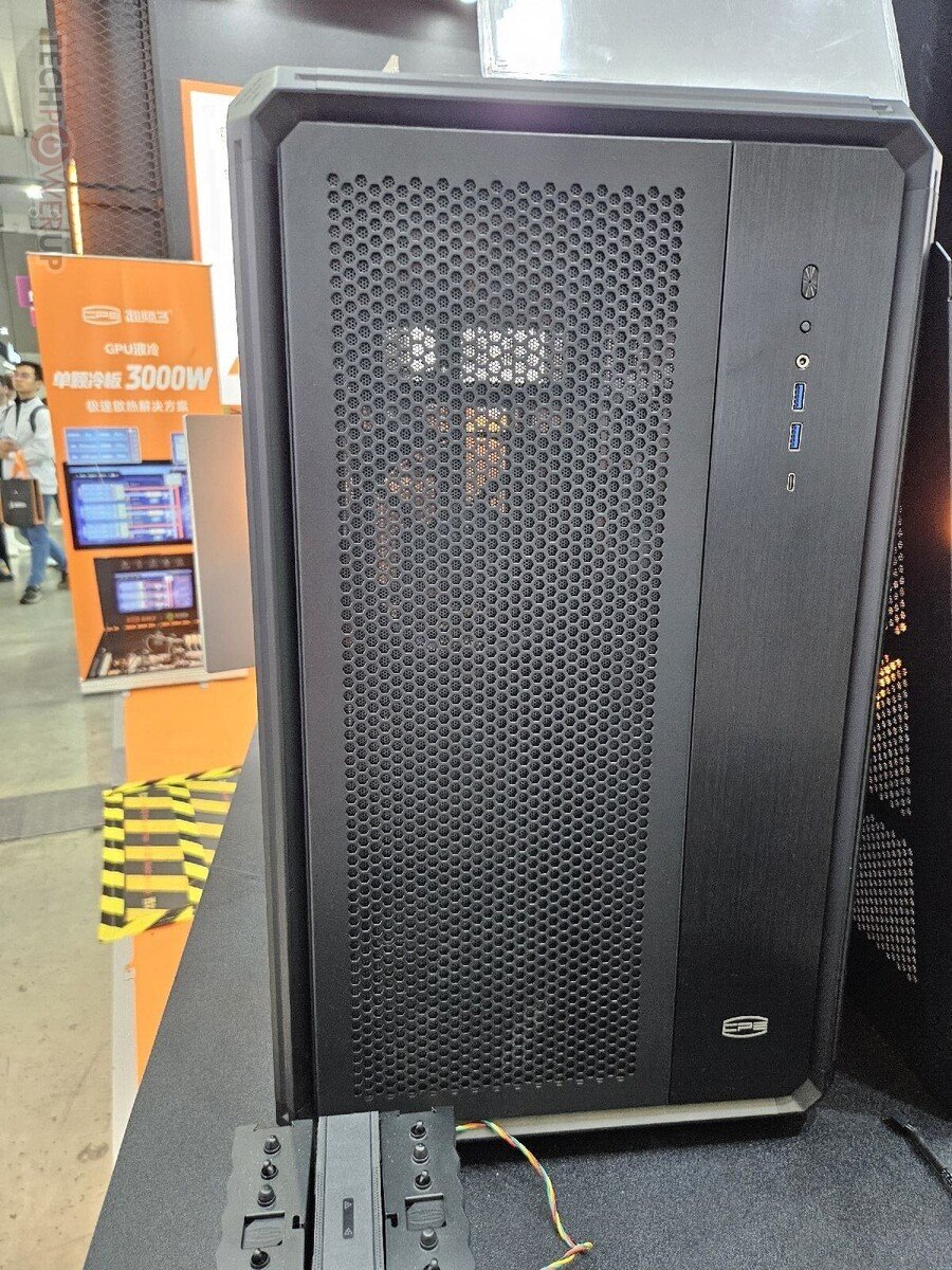 CPS PCCooler привезла на Computex корпус под 8 GPU