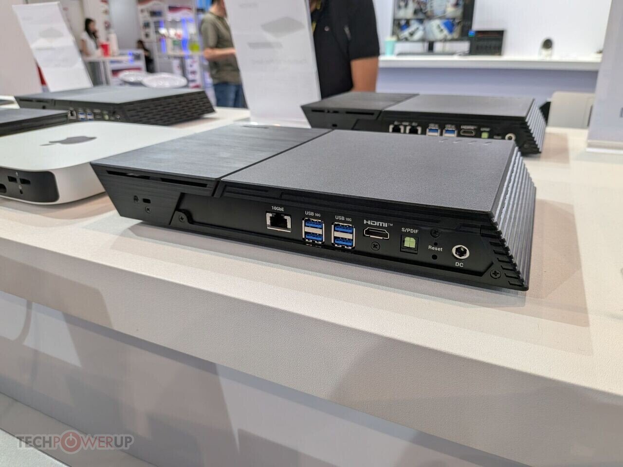 Изображение к статье: Asustor показала NAS с Ryzen и USB4 на Computex 2026