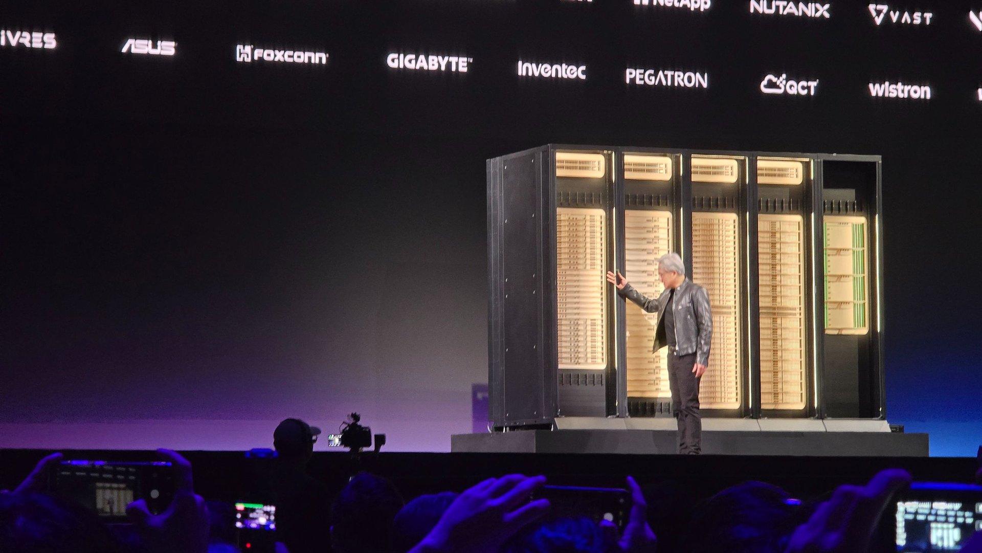 Nvidia потеряла $330 млрд капитализации за сутки