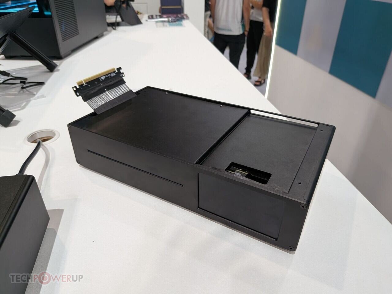 DeepCool вынесла кулер CPU наружу в SFF прототипе