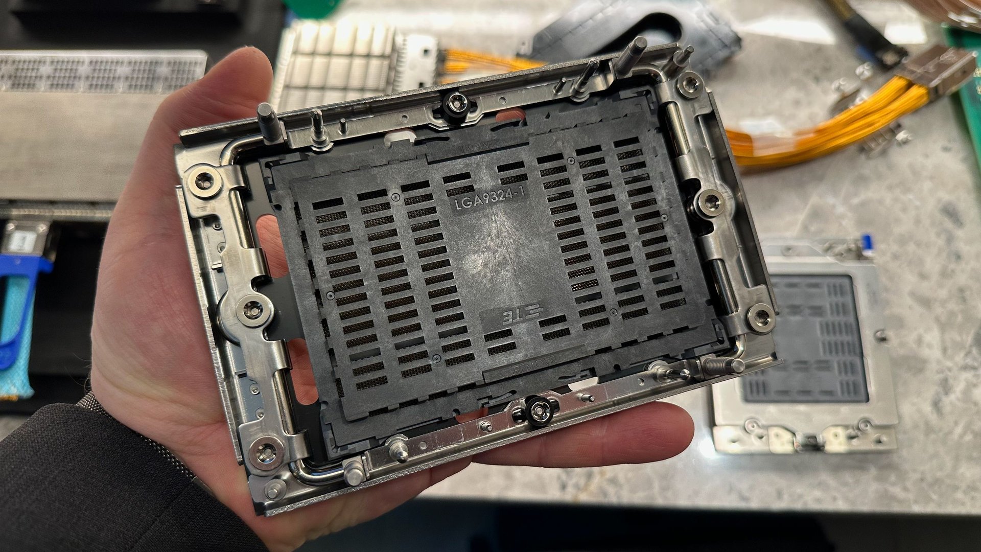 AMD SP7 и Intel LGA9324 1 показали на Computex