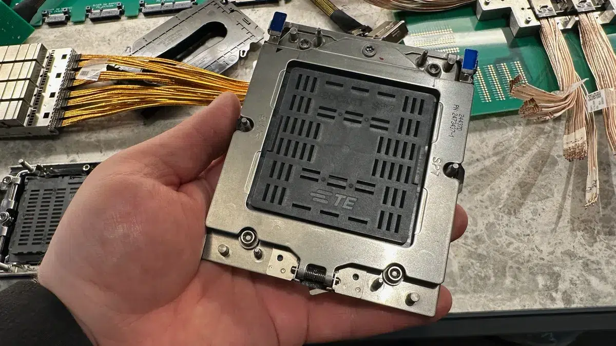 Изображение к статье: AMD SP7 и Intel LGA9324-1 показали на Computex