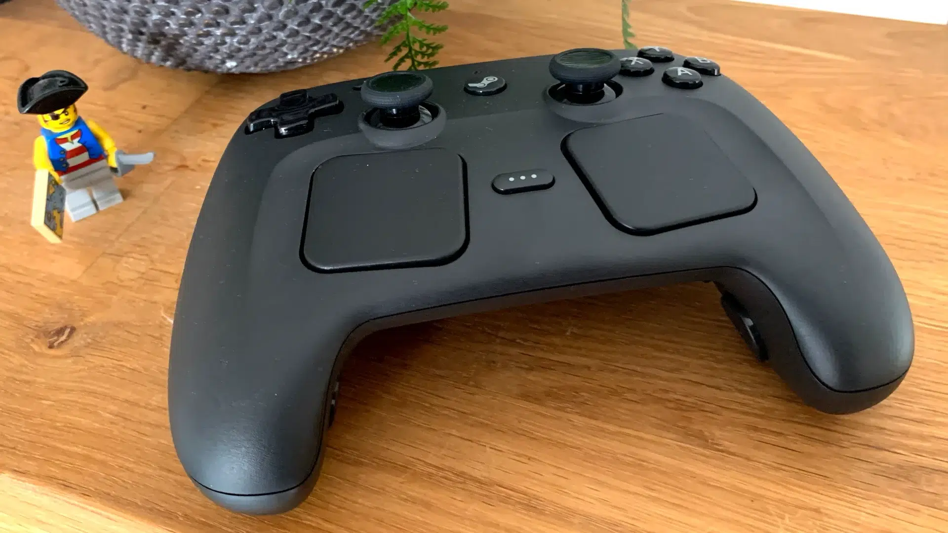 Изображение к статье: Steam Controller ушёл в очередь: новые заказы уже на 2027
