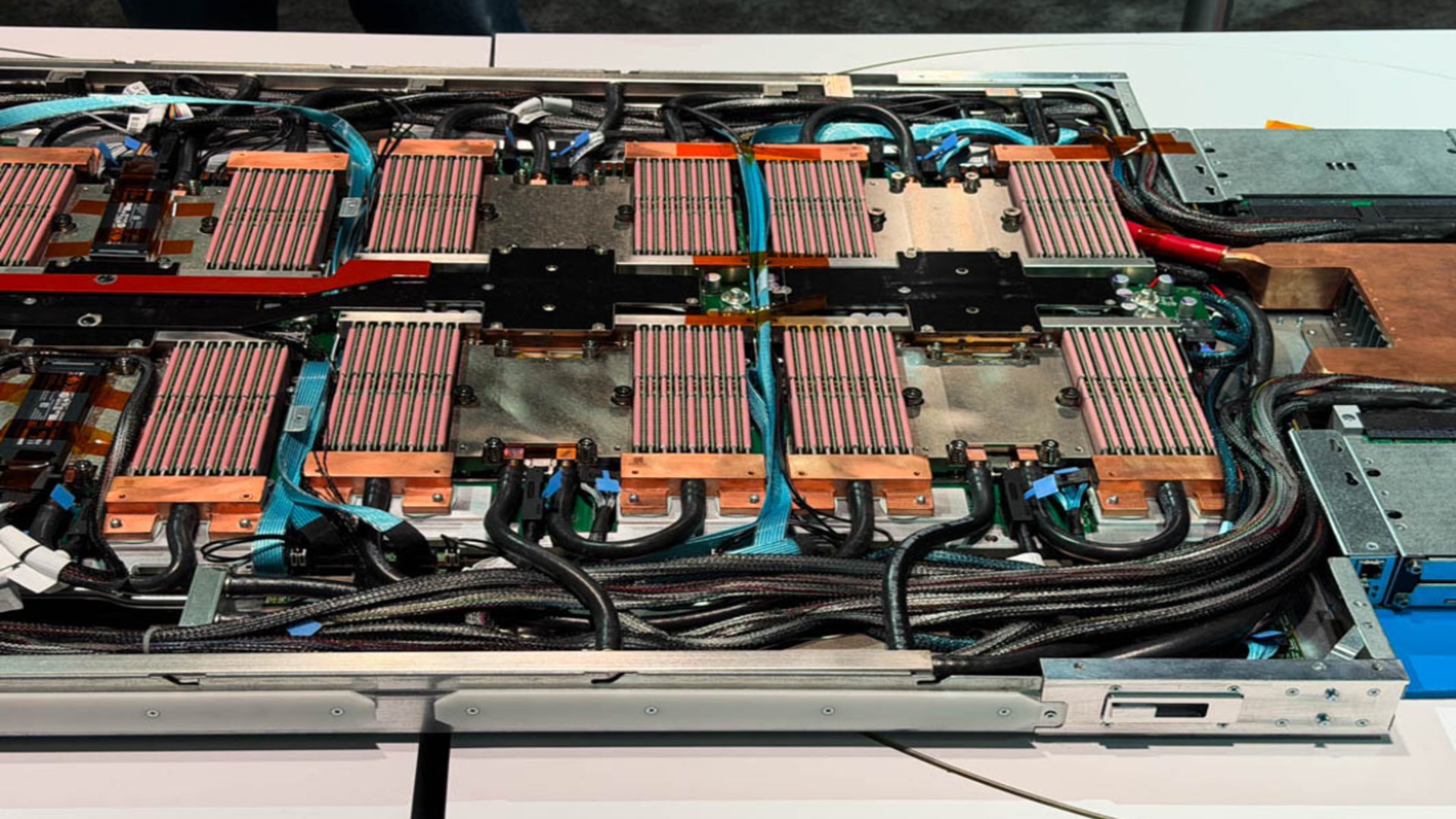 HPE Cray GX5000 81 920 ядер EPYC Venice в одной стойке