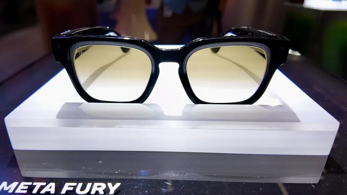 Изображение к статье: Meta Glasses за $299 вышли без логотипов Ray-Ban и Oakley