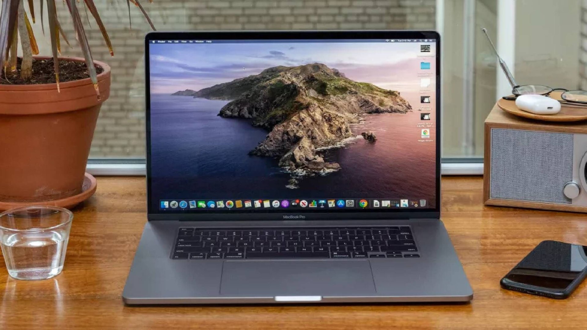 Сенсорный MacBook получит OLED и M5 Pro что известно