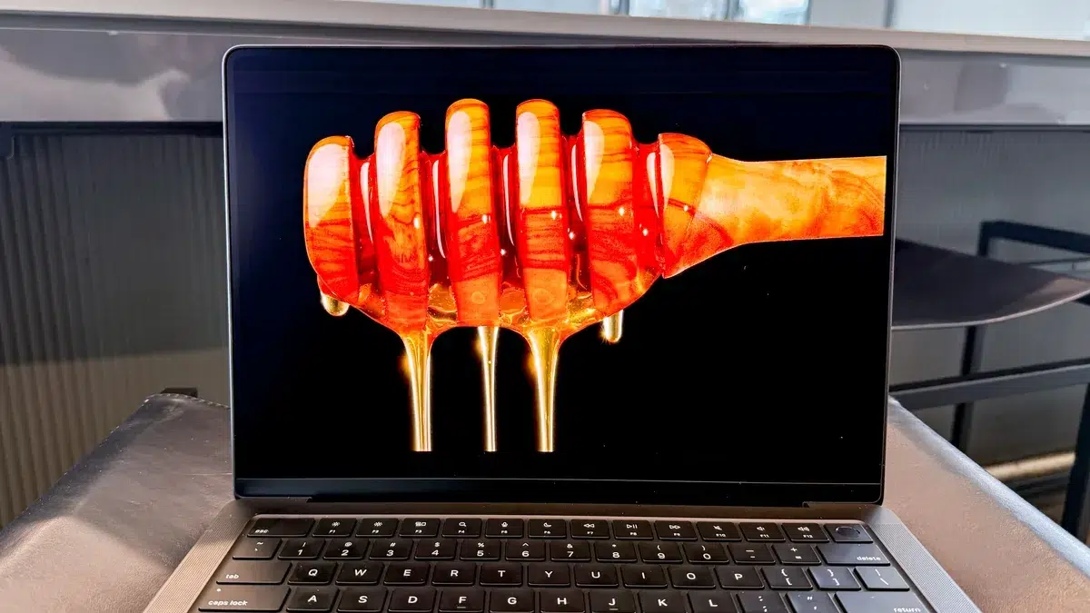 Изображение к статье: Сенсорный MacBook получит OLED и M5 Pro: что известно
