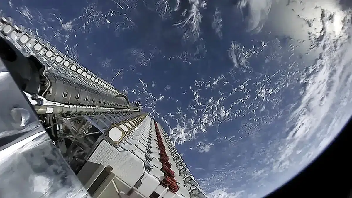 Изображение к статье: Starlink Mobile: SpaceX хочет сеть для смартфонов
