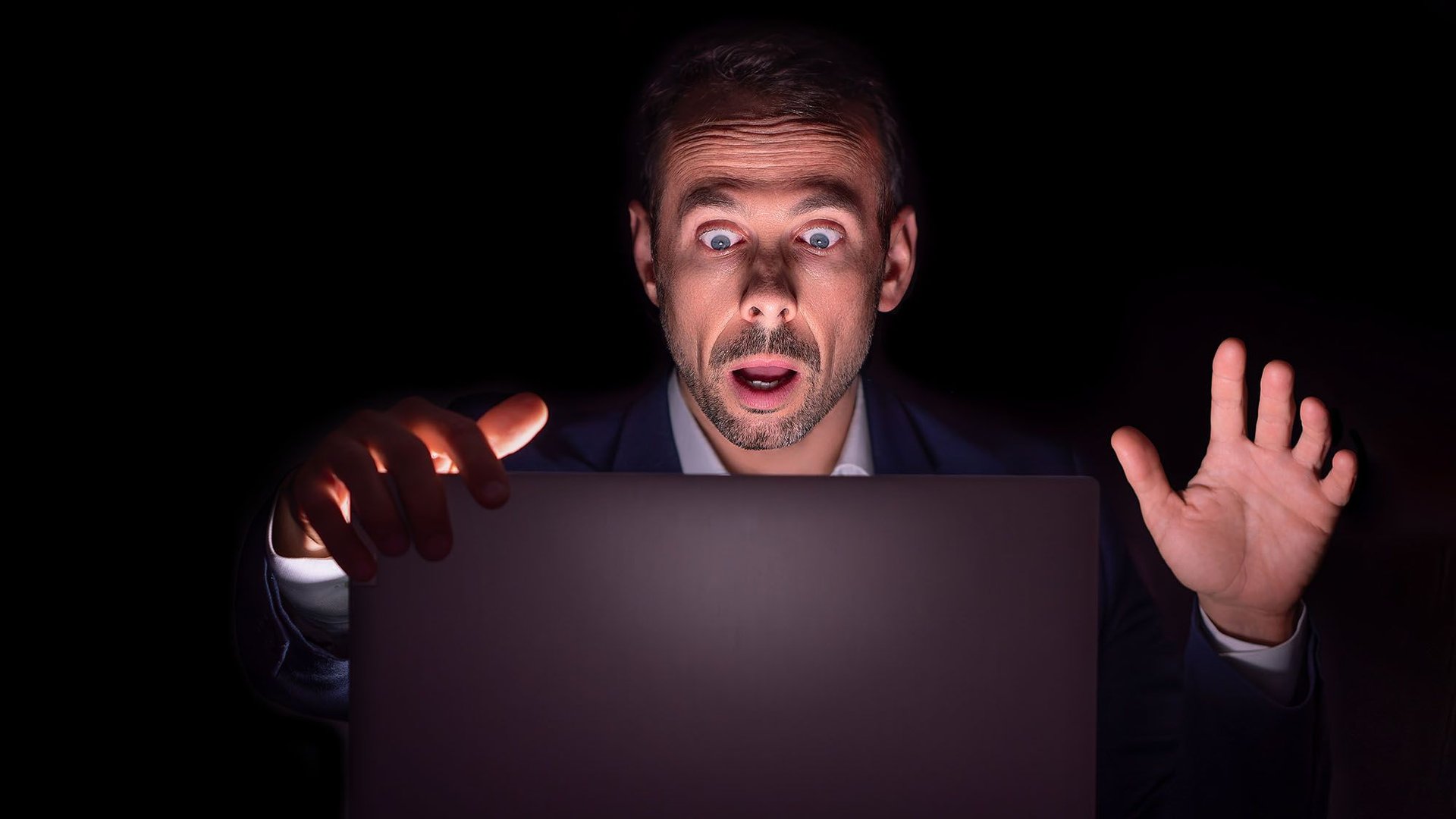 Adware нашли на 50 000 пиратских сайтах риск для сотен тысяч