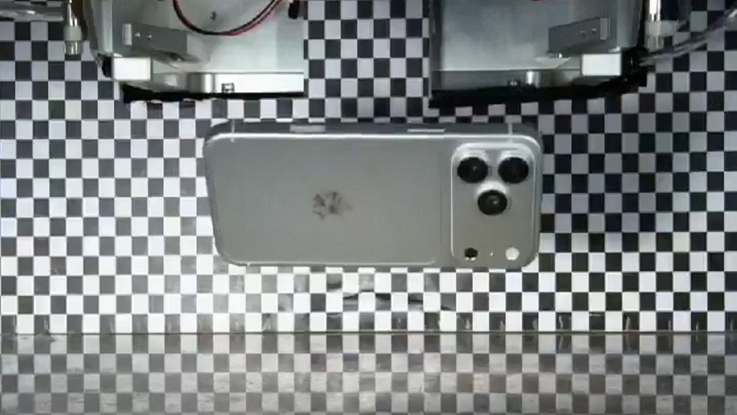 Утечка iPhone 18 Pro дизайн показали в ролике дроп теста