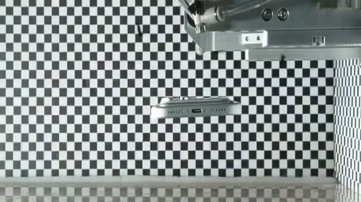 Изображение к статье: Утечка iPhone 18 Pro: дизайн показали в ролике дроп-теста