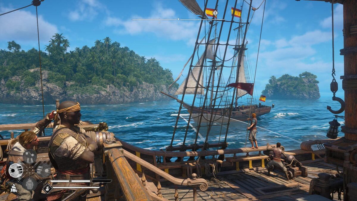 Сцена из Assassins Creed IV Black Flag где команда пиратского корабля проходит рядом с островом а на заднем плане виден вражеский корабль