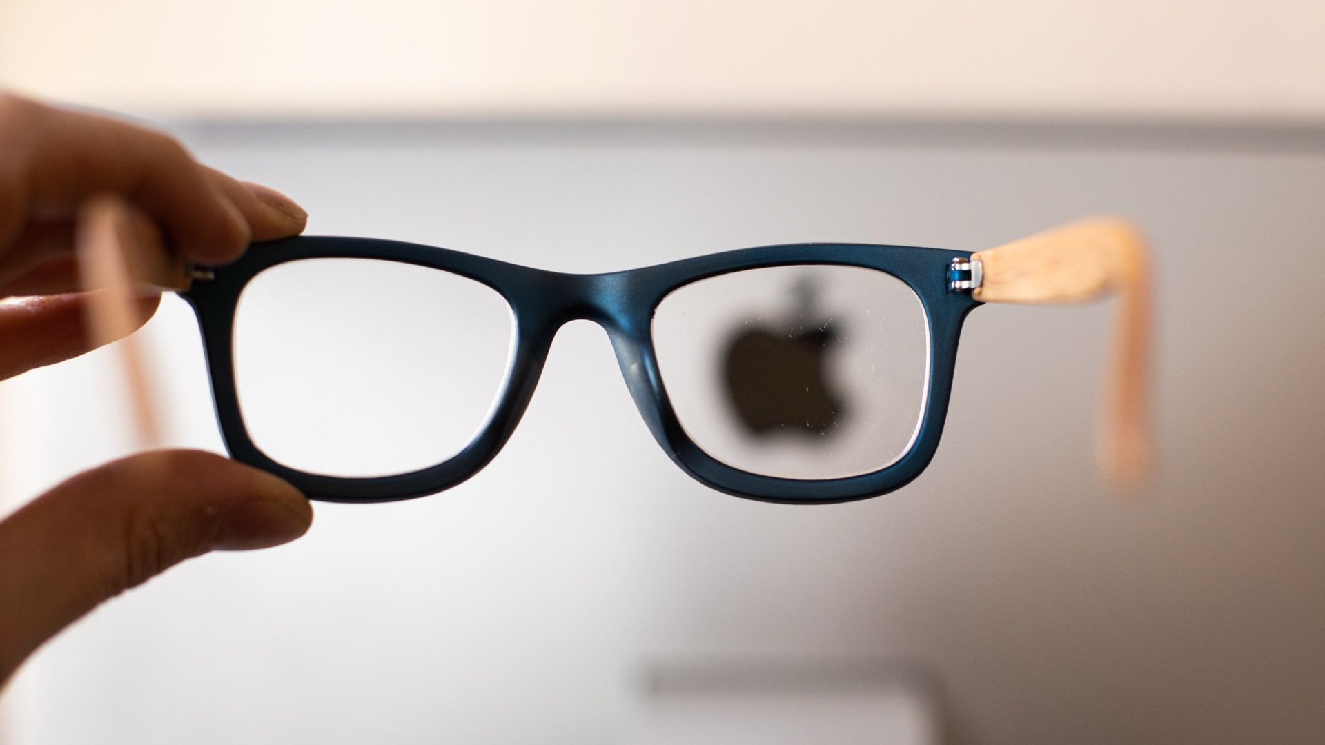 Apple Glasses под вопросом после ухода топа в OpenAI