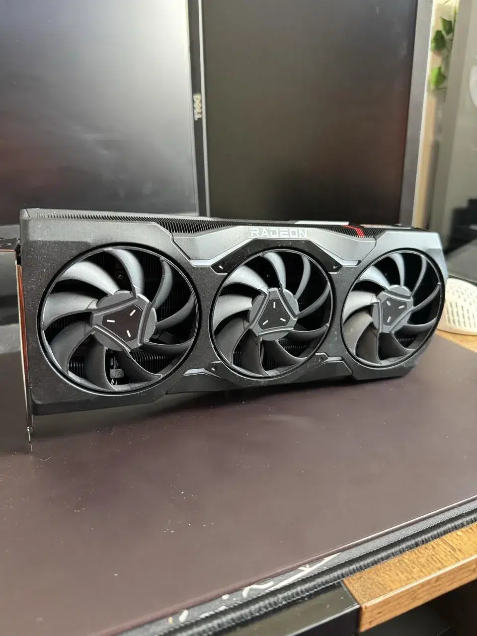 Изображение к статье: Прототип Radeon RX 7900 XTX оказался ближе к 7900 GRE